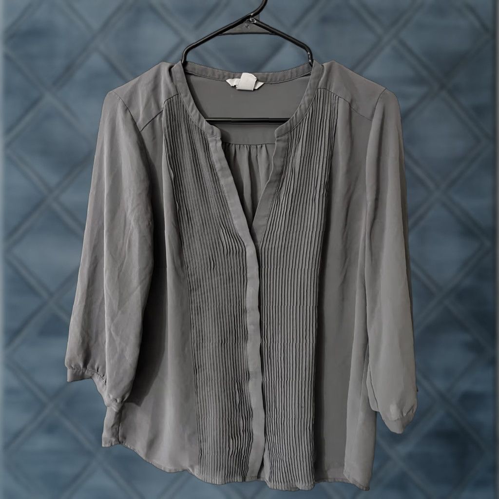 H&M H&M Blouse Women 14 3/4 Sleeve V-Neck Pullover Gray Lightweight Geometric Pattern Bohemian Dressy Casual Size XL / US 12-14 / IT 48-50 - 1 Thumbnail