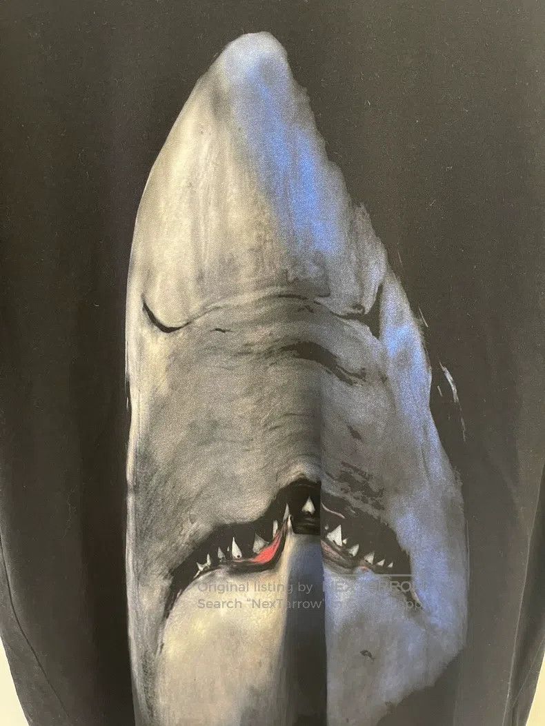 Givenchy Givenchy Shark T Size US S / EU 44-46 / 1 - 3 Thumbnail