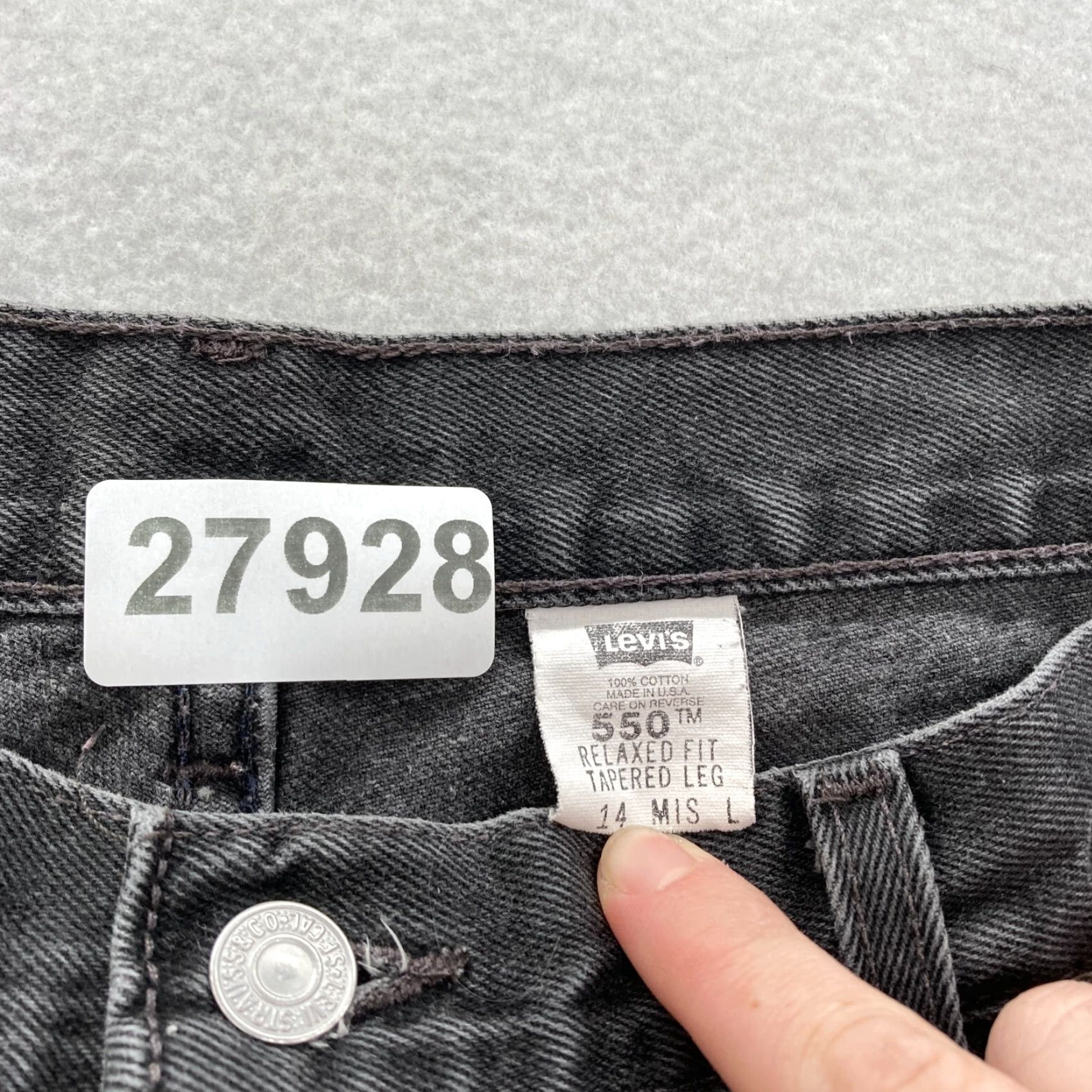 Levi's Vintage Levi's 550 Jeans Women's 14 Long Relaxed Tapered Black Denim 2000 Levi's 550 90s Jeans Women Black Denim Long Relaxed Tapered Jeans Size 36" / US 14 / IT 50 - 4 Thumbnail