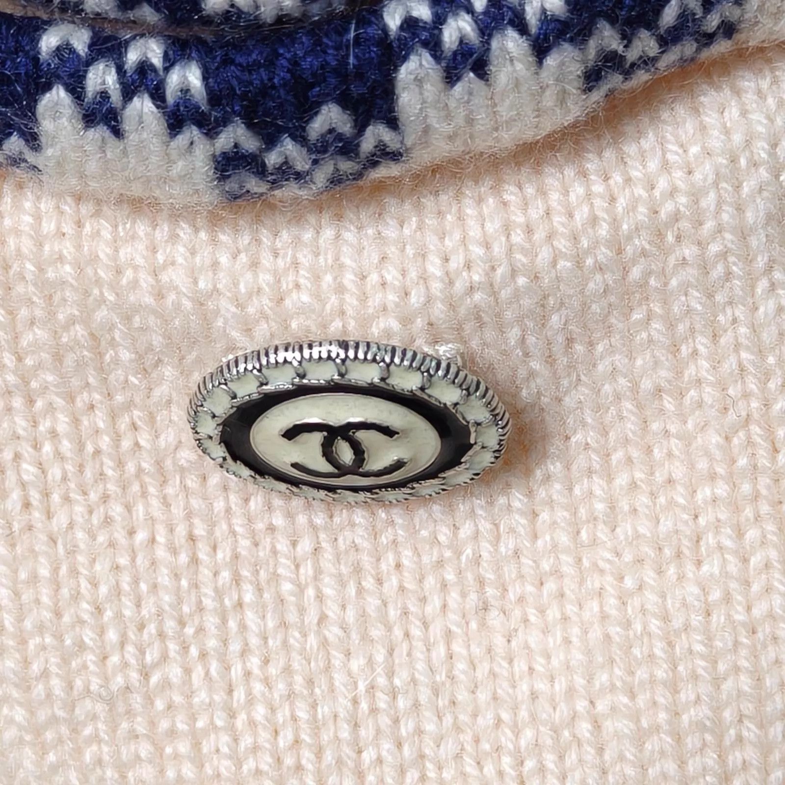 Chanel Chanel Knit Sweater Size XS / US 0-2 / IT 36-38 - 2 Thumbnail
