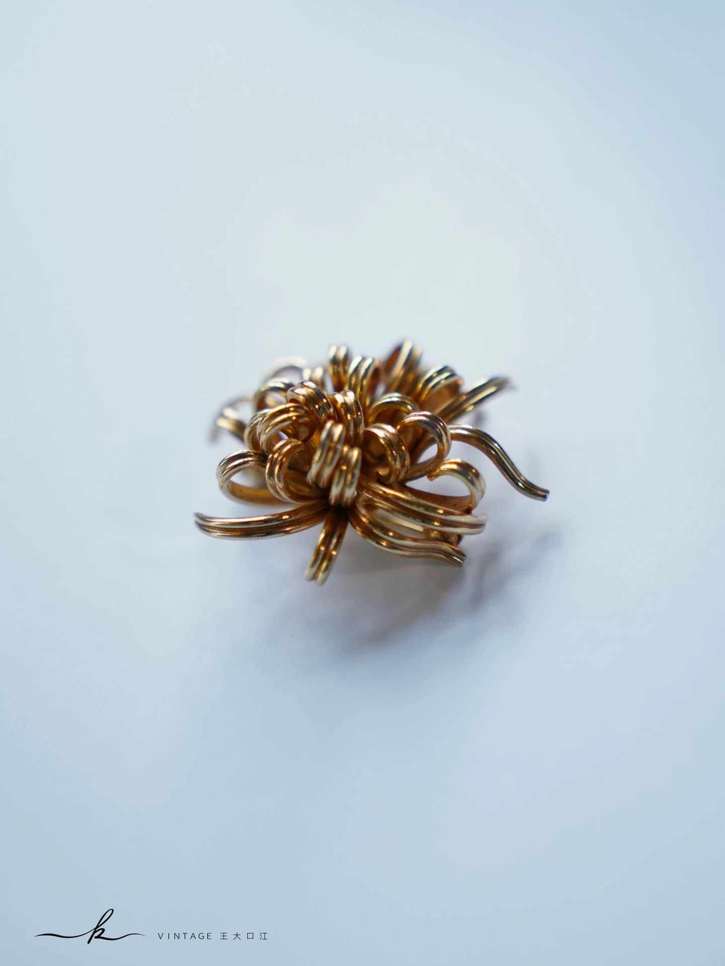 Christian Dior Monsieur Christian Dior 1965 Vintage 3D Gold Chrysanthemum Brooch Size ONE SIZE - 3 Thumbnail
