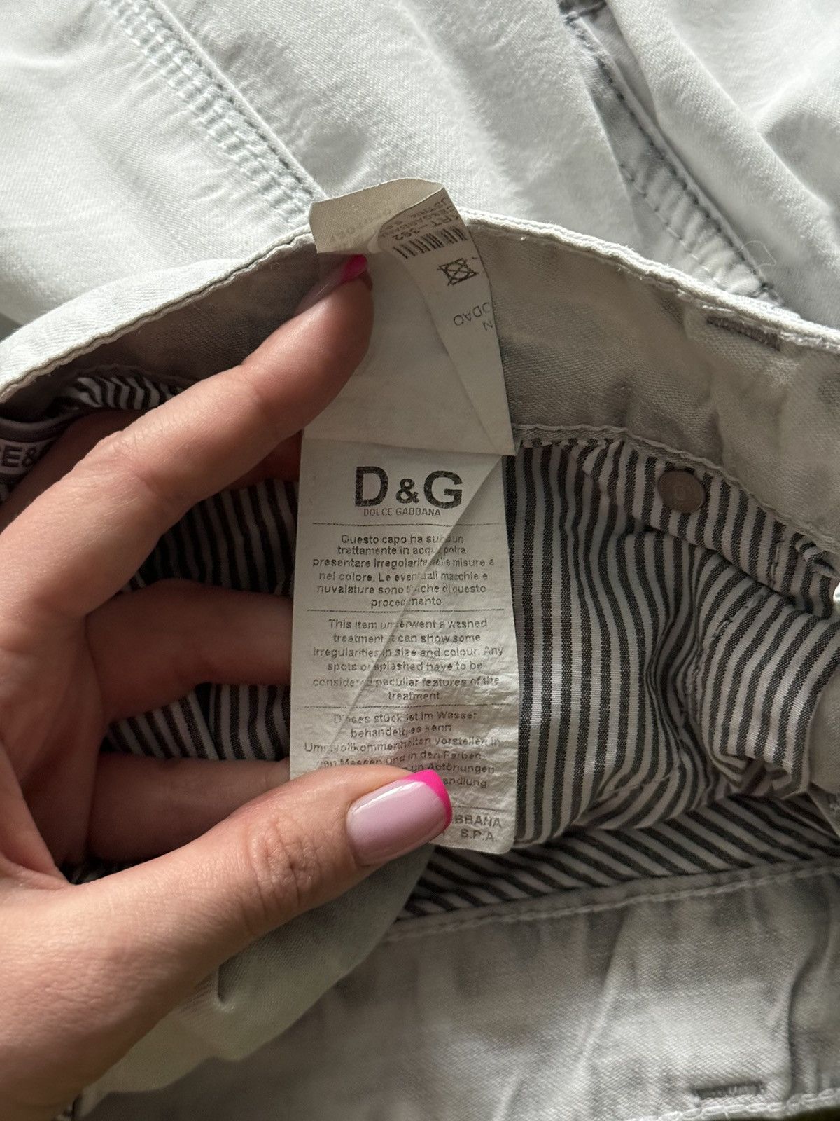 Designer × Dolce & Gabbana × Vintage Dolce & Gabbana D&G 2000s vintage Y2K denim capri shorts Size 27" / US 4 / IT 40 - 9 Thumbnail