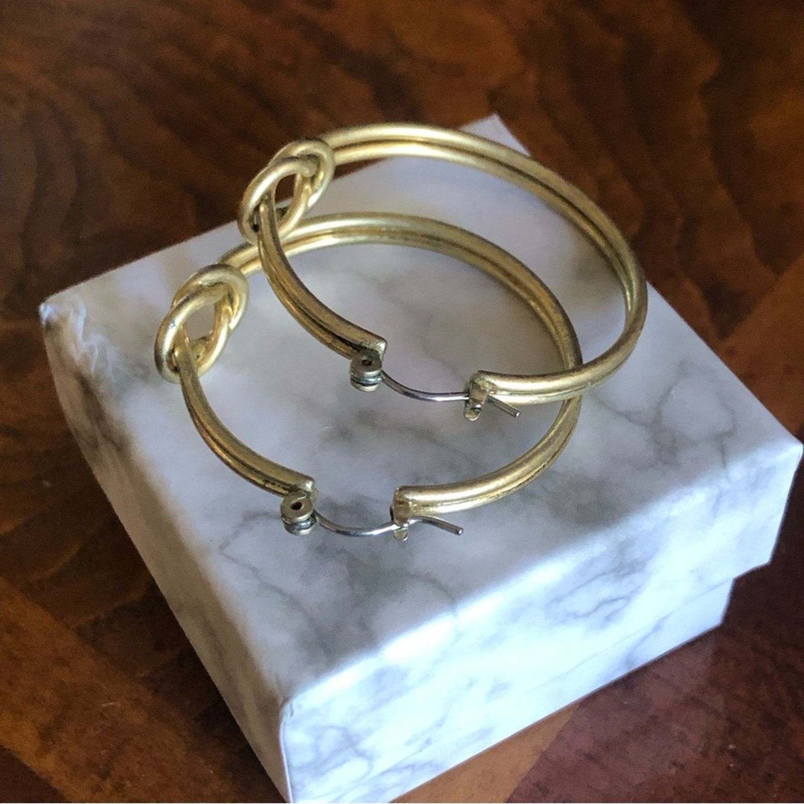Vintage Vintage gold plated knot accent hoop earrings Size ONE SIZE - 4 Thumbnail