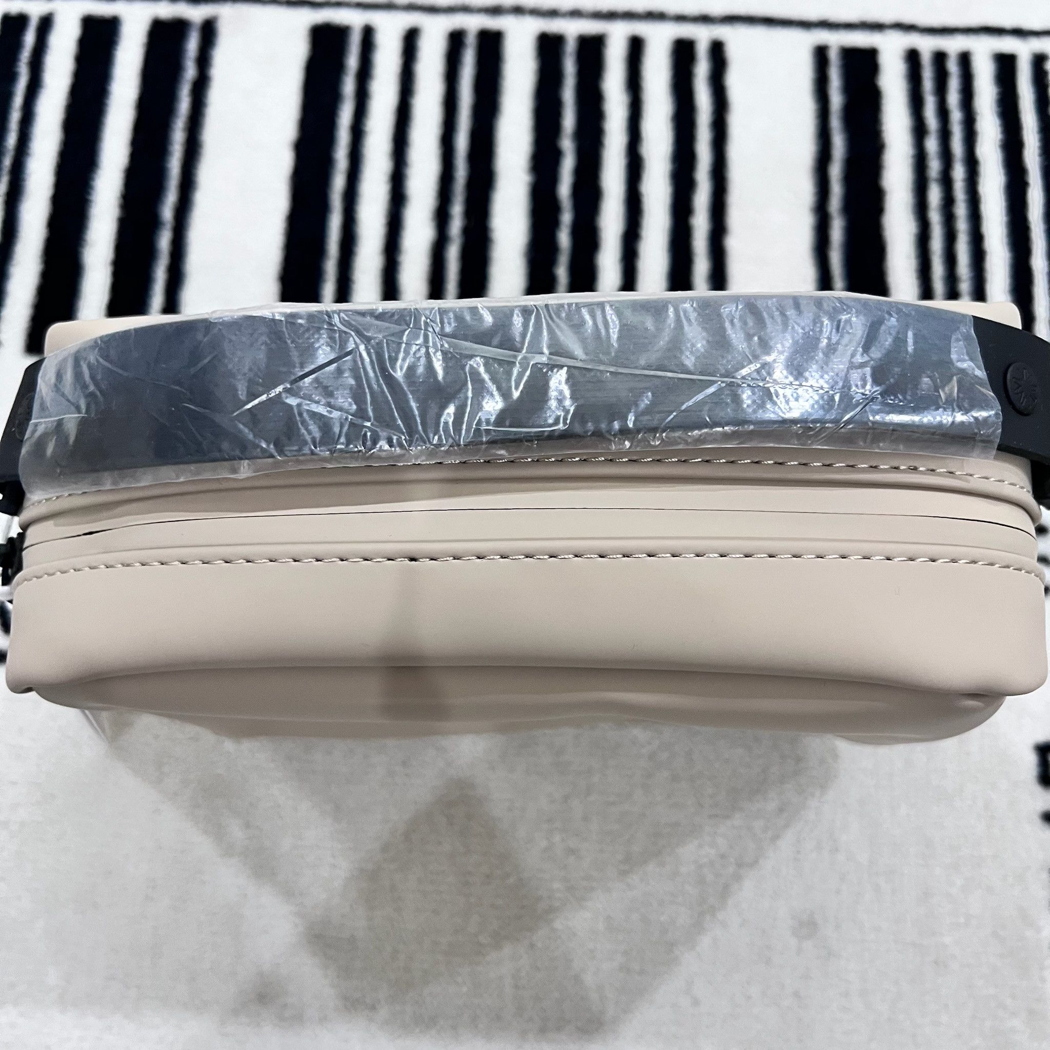 Rains Rains Box Metallic Waterproof Sling/Belt/Crossbody Box Bag Size ONE SIZE - 6 Thumbnail