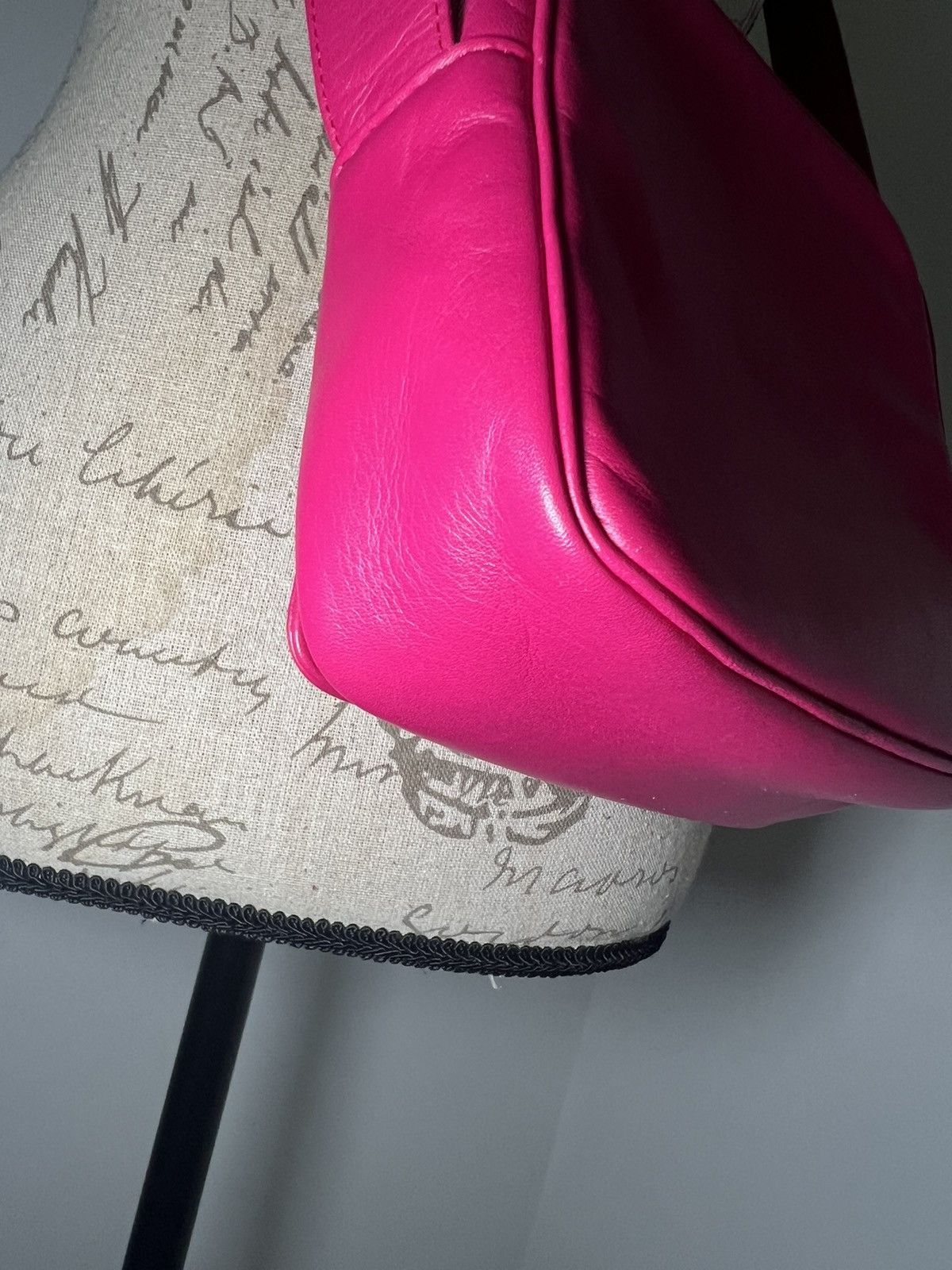 Yves Saint Laurent Vintage Hot Pink Yves Saint Laurent Crossbody Size ONE SIZE - 4 Thumbnail