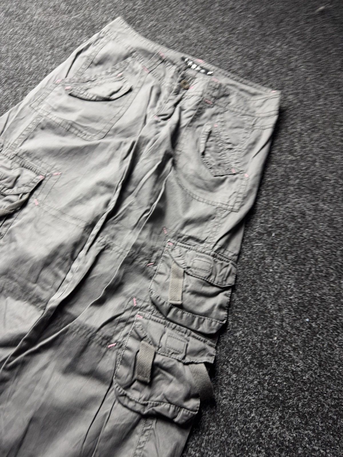 Japanese Brand Y2K 00s Avant Garde Multi-Pocket Parachute Cargo Pants Grey Size 30" / US 8 / IT 44 - 6 Thumbnail