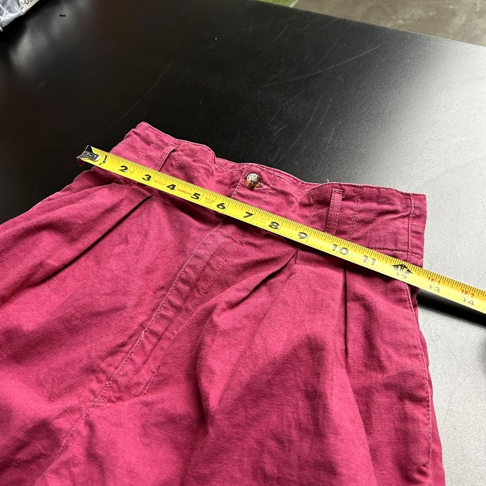 Vintage Tropicana Juniors Bermuda Shorts 3/4 Pink Linen Cotton Pleated High Waist Cuffed Front Zip Tie Belt Loops Slant Pockets Womens Size 26" / US 2 / IT 38 - 4 Thumbnail