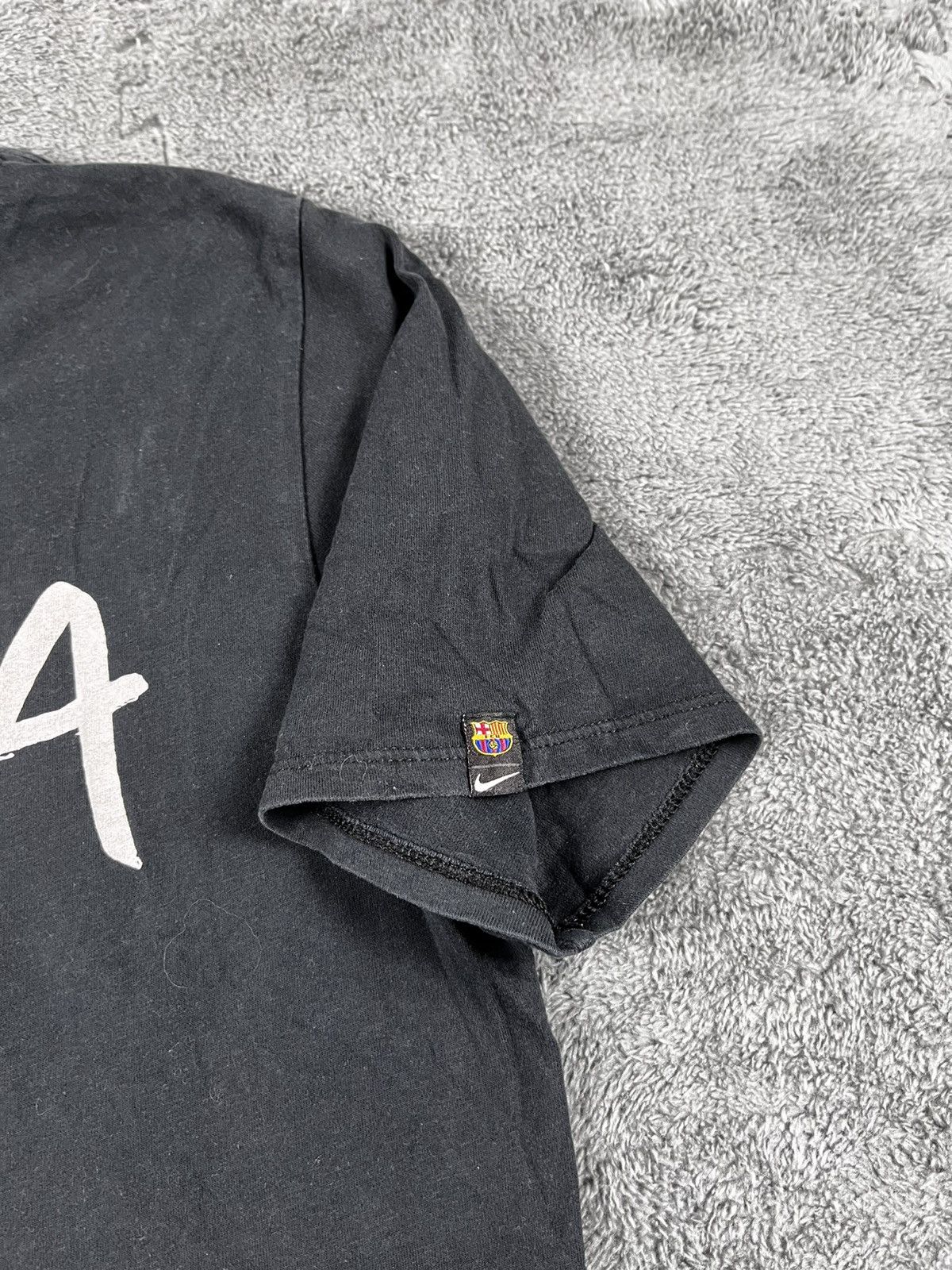 Nike Vintage Y2K Nike Barca Big Logo tee soccer jersey size M Size US M / EU 48-50 / 2 - 7 Thumbnail