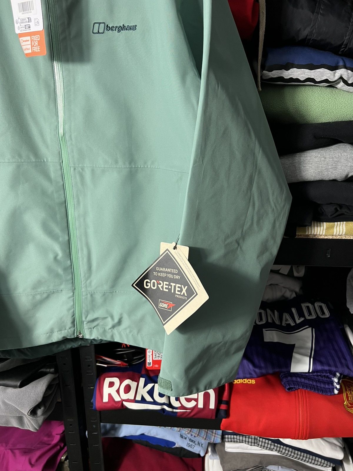 Berghaus Berghaus Gore-Tex Waterproof Hiking Rain Jacket Green Size L Size US L / EU 52-54 / 3 - 7 Thumbnail