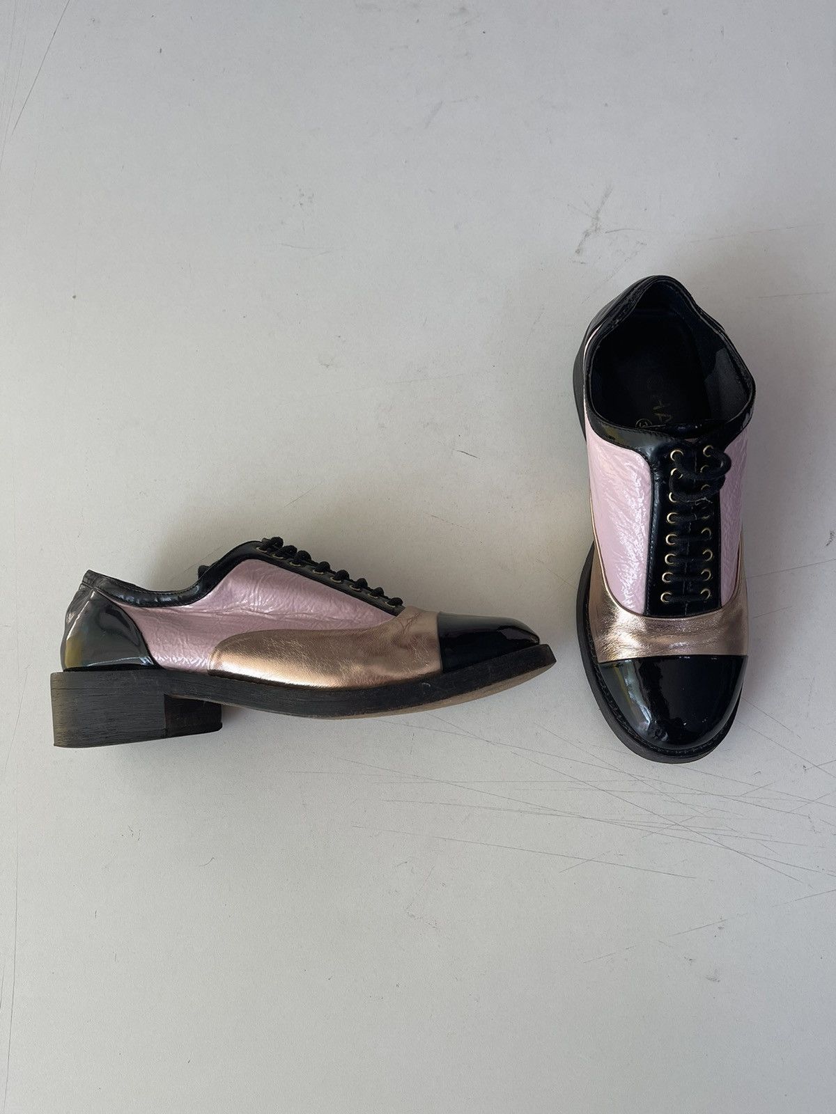 Chanel × Designer Chanel S/S 2017 runway patent leather shoes Size US 7 / IT 37 - 1 Thumbnail