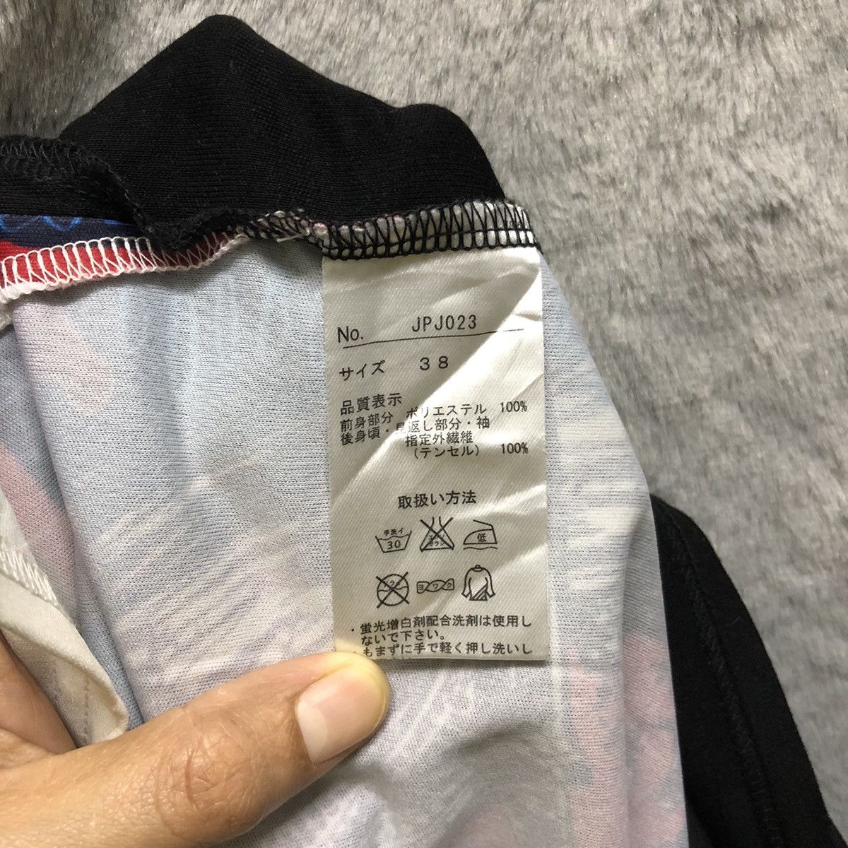 Jean Paul Gaultier JPG TOKYO PARIS CITY LONG SLEEVE GRAPHIC TEES #6015-218 Size XS / US 0-2 / IT 36-38 - 9 Thumbnail