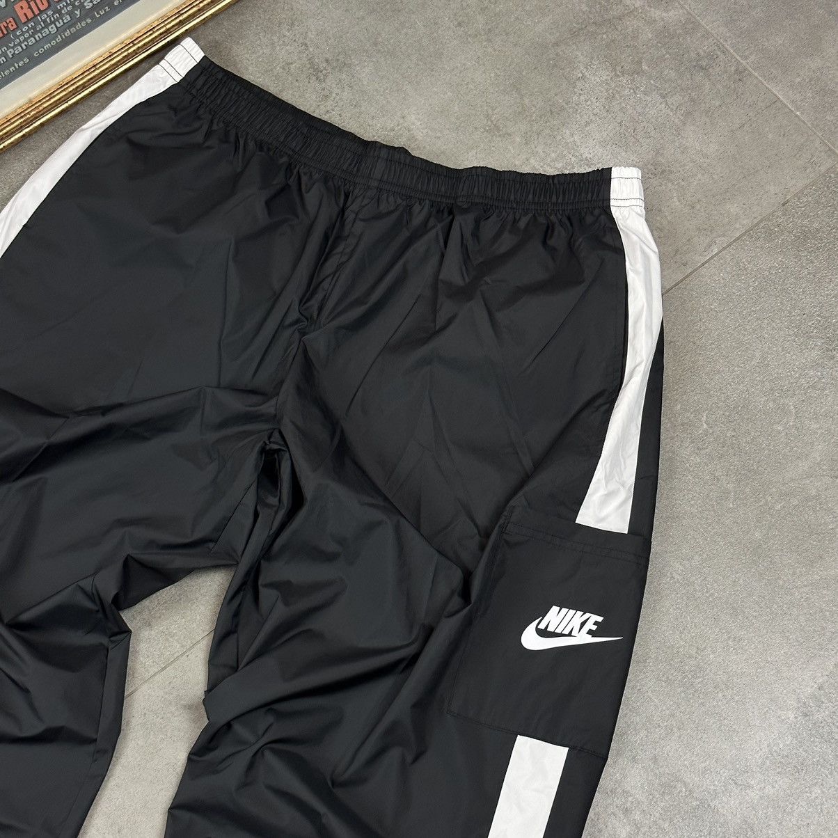 Nike Nike jogger pants L black swoosh streetwear Size US 34 / EU 50 - 2 Thumbnail