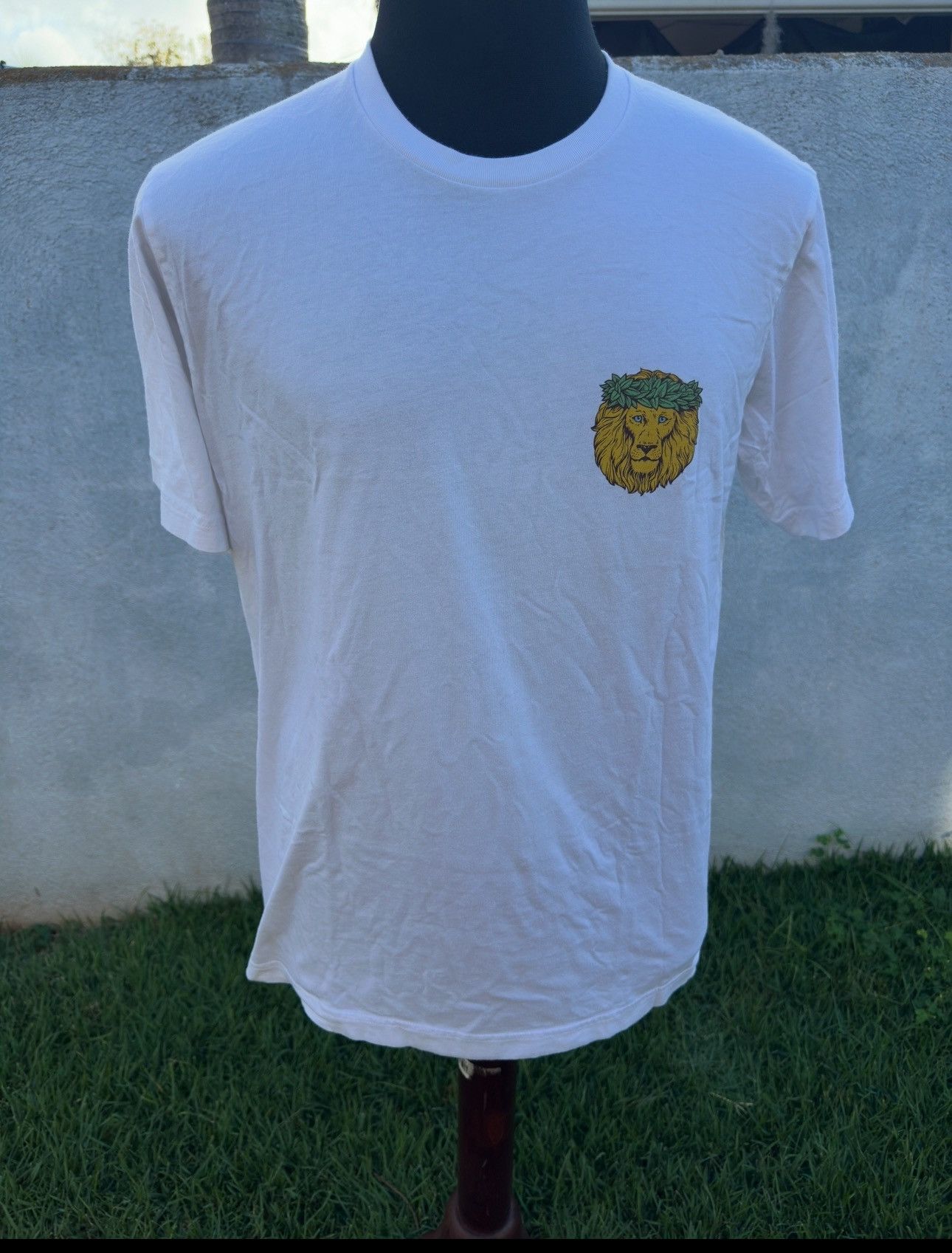 Uniqlo PreOwned Uniqlo UT White T-Shirt Lions Coffee Men's Large Size US L / EU 52-54 / 3 - 1 Thumbnail