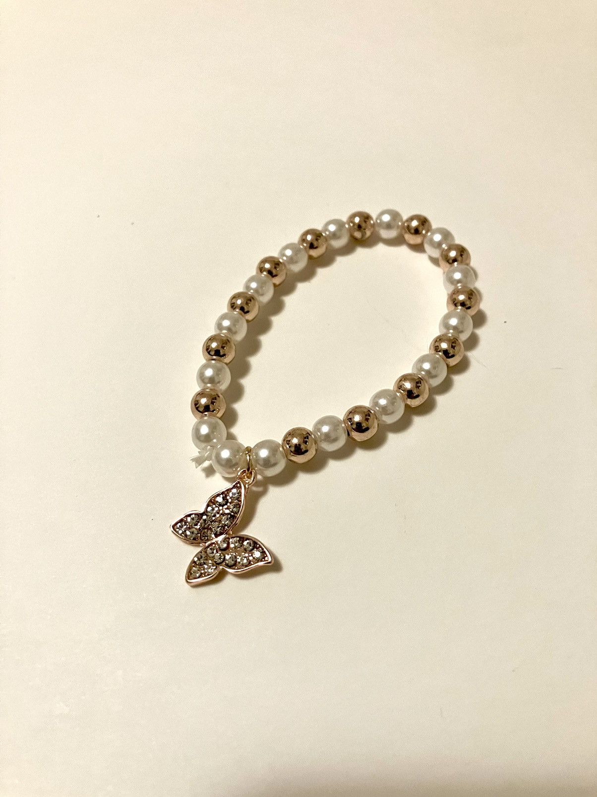 Handmade Faux Pearl Gold Butterfly Charm Pulsera Bracelet Size ONE SIZE - 1 Thumbnail