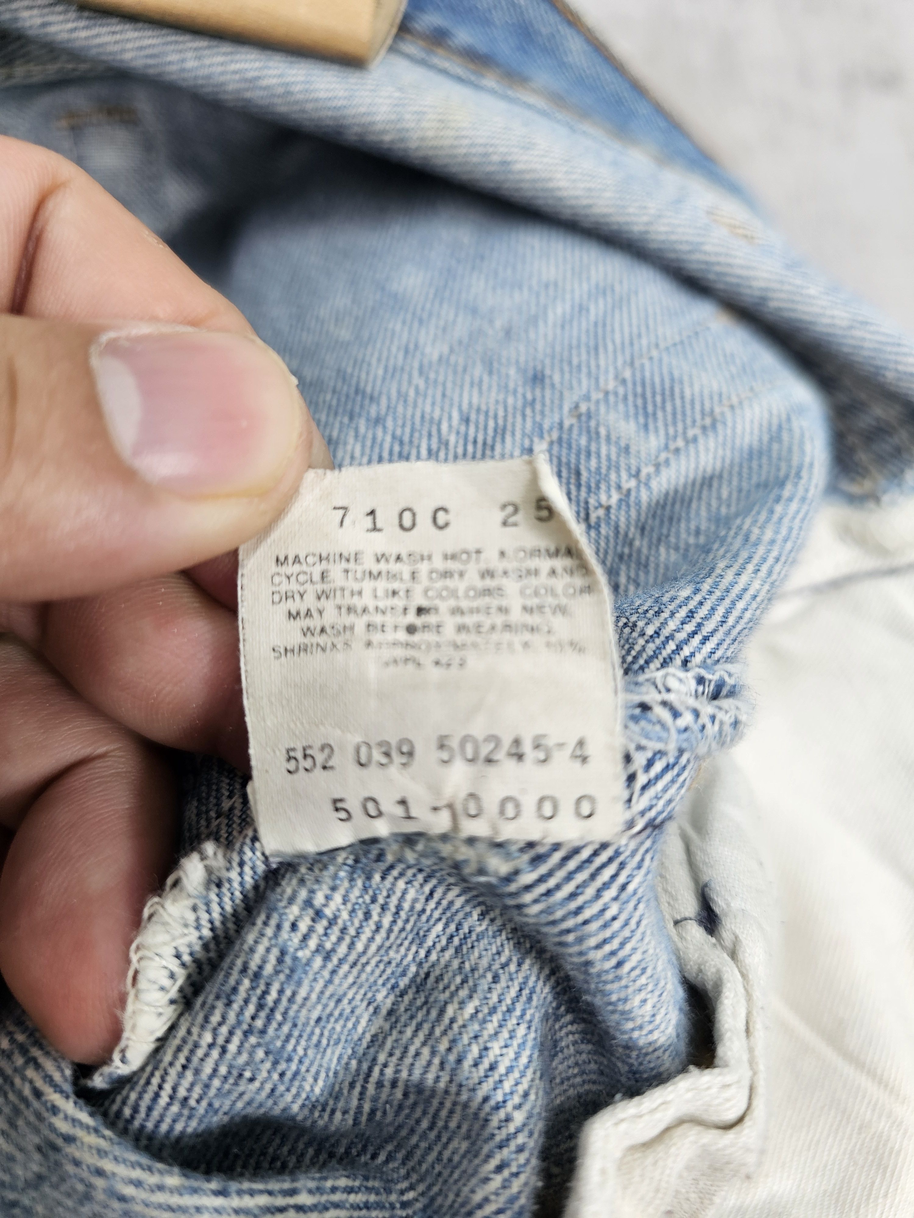 Levi's Vintage Clothing Vtg 90'S LEVIS 501 Ripped Yellow Stain Faded Jeans L0496 Size US 33 - 15 Thumbnail