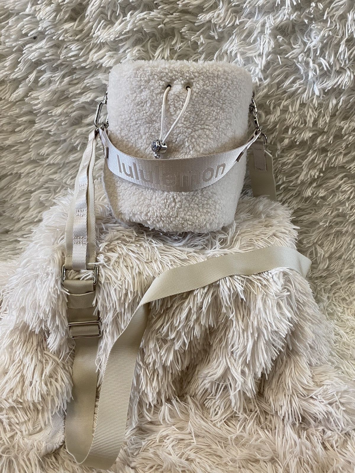 Lululemon Lululemon Sherpa Crossbody Bucket Bag Size ONE SIZE - 2 Thumbnail