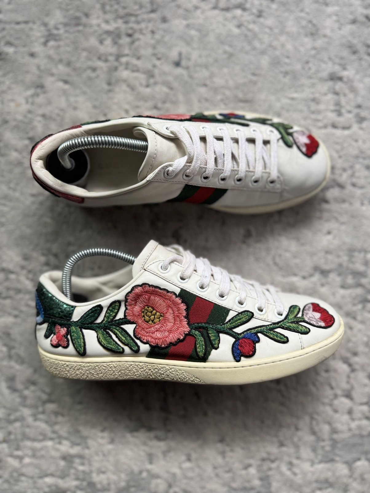 Gucci Gucci Authentic White Floral sneakers Size 36 Size US 6 / IT 36 - 3 Thumbnail