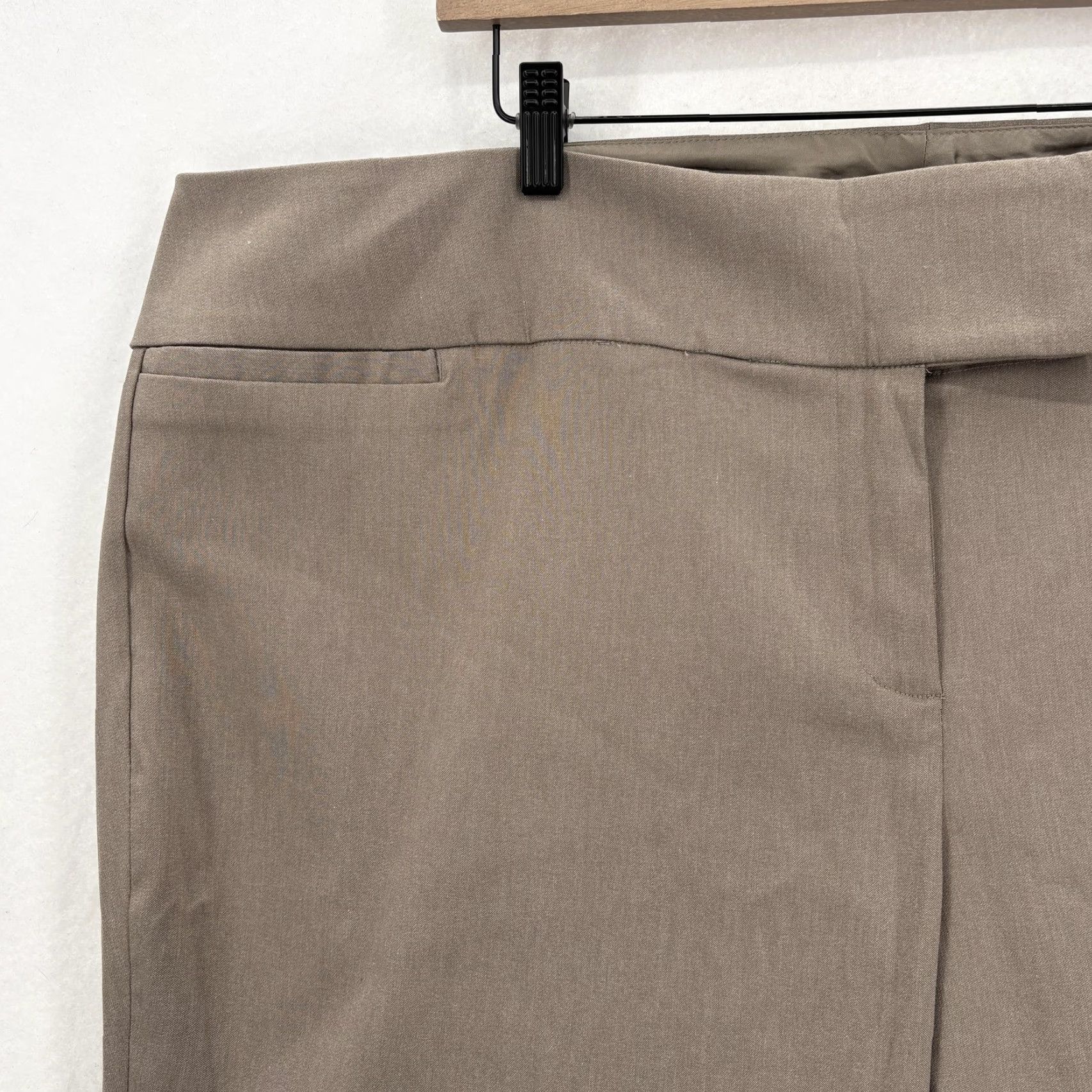 Torrid Torrid Relaxed Trouser Pants Womens 28 Beige Straight Leg Stretch Twill Career Dress Pants Vsnt? Size 28" / US 6 / IT 42 - 3 Thumbnail