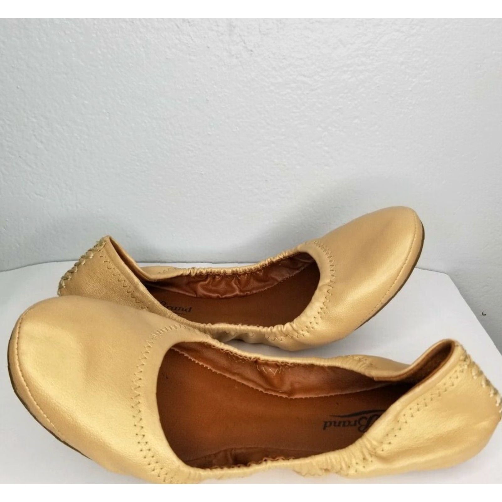 Lucky Brand Lucky Brand Ballet Flat Slip On Scrunch Beige Tan 8 Women Casual Flat Shoes (Medium) Size US 8 / IT 38 - 4 Thumbnail