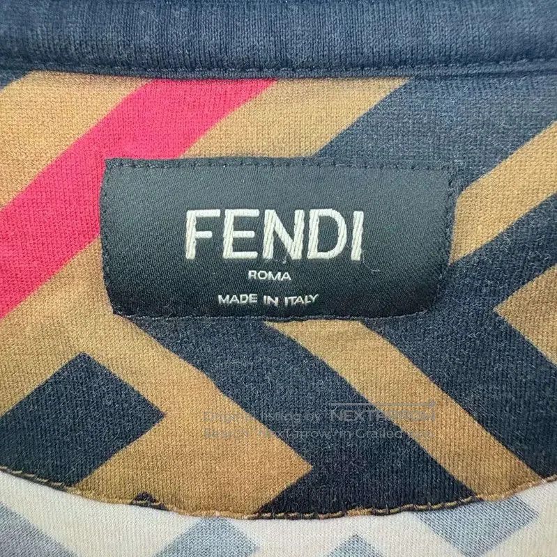 Fendi Fendi Khaki Logo T-Shirt for Women . Size M / US 6-8 / IT 42-44 - 3 Thumbnail
