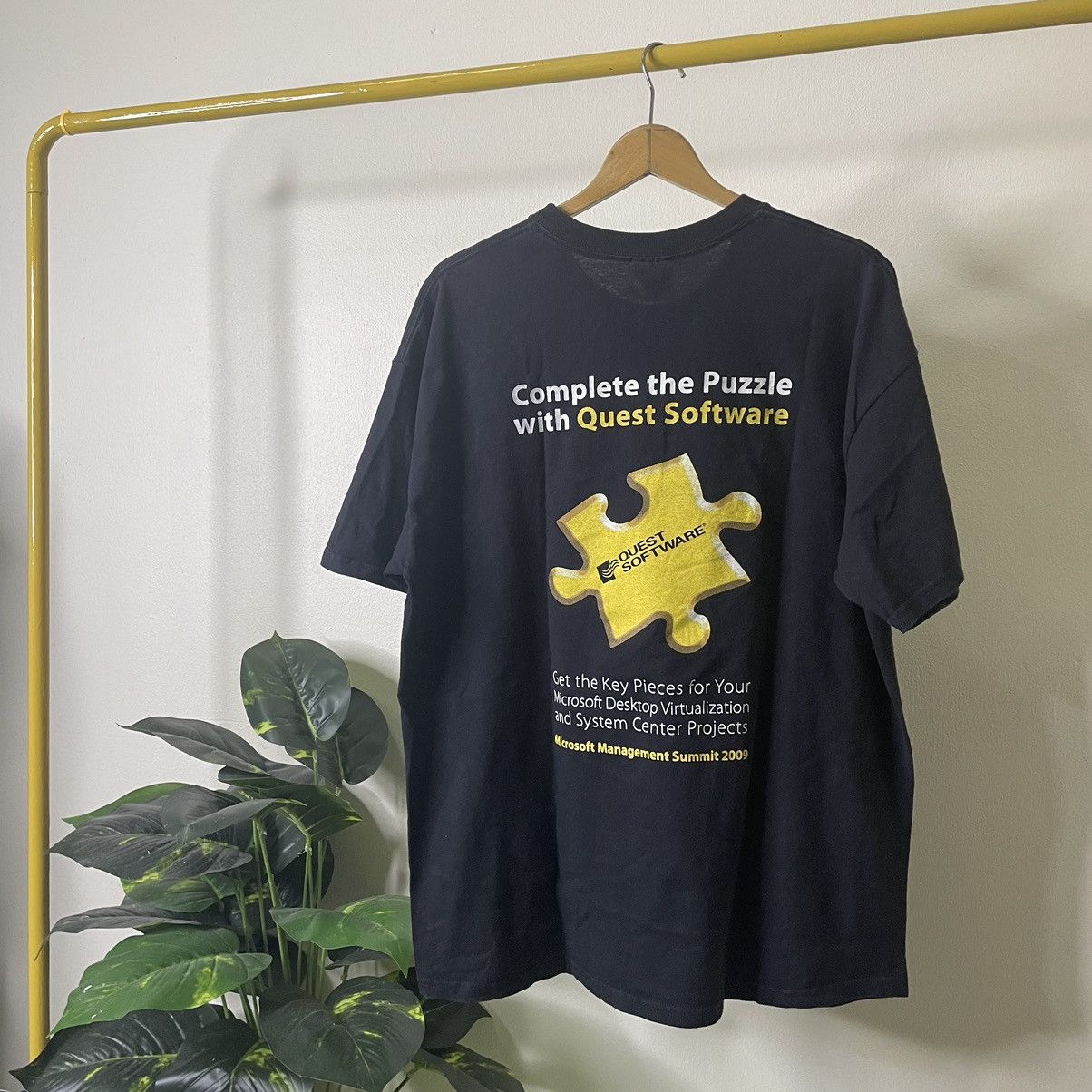 Microsoft × Vintage Vintage 2009 Microsoft Quest Software Promo T Shirt Size US XL / EU 56 / 4 - 1 Thumbnail