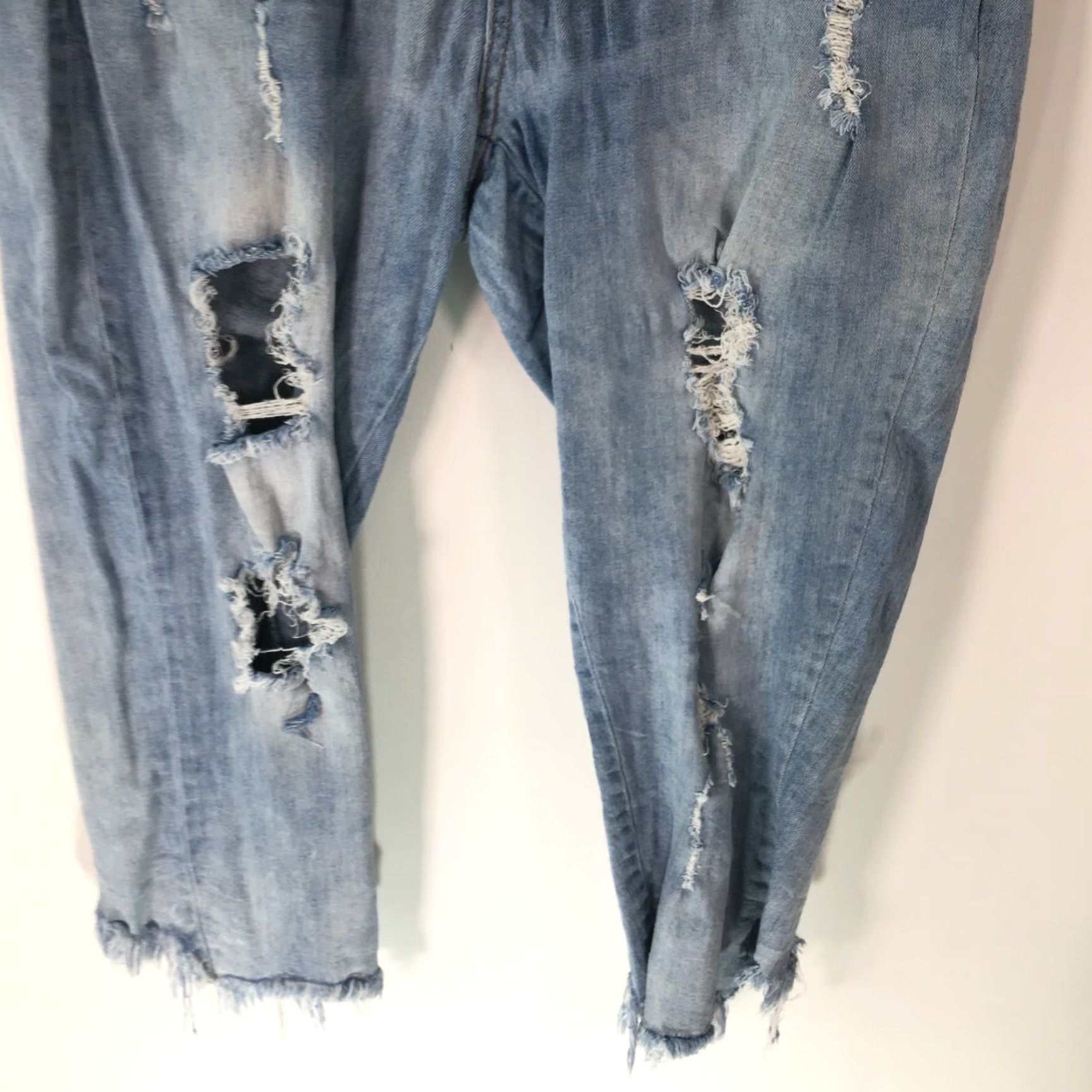 Denime VINTAGE Blue Savy Jeans Capri Women Size 18 38x22 Distressed 5-Pocket Denim Capris Dark Blue Women Size 40" / US 18 - 4 Thumbnail