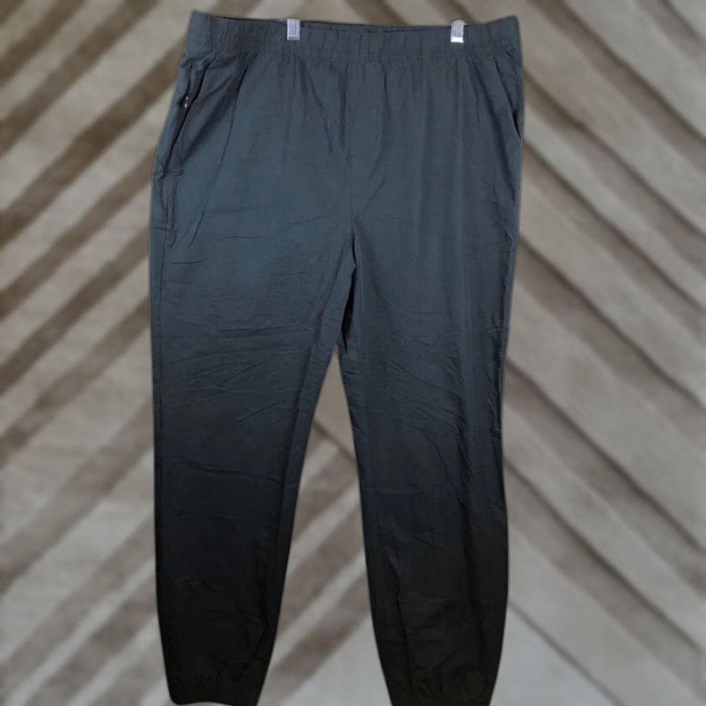 Banana Republic VINTAGE Banana Republic Mens Pants Black Motion Tech Tapered Ankle Jogger XL Size US 38 / EU 54 - 1 Thumbnail
