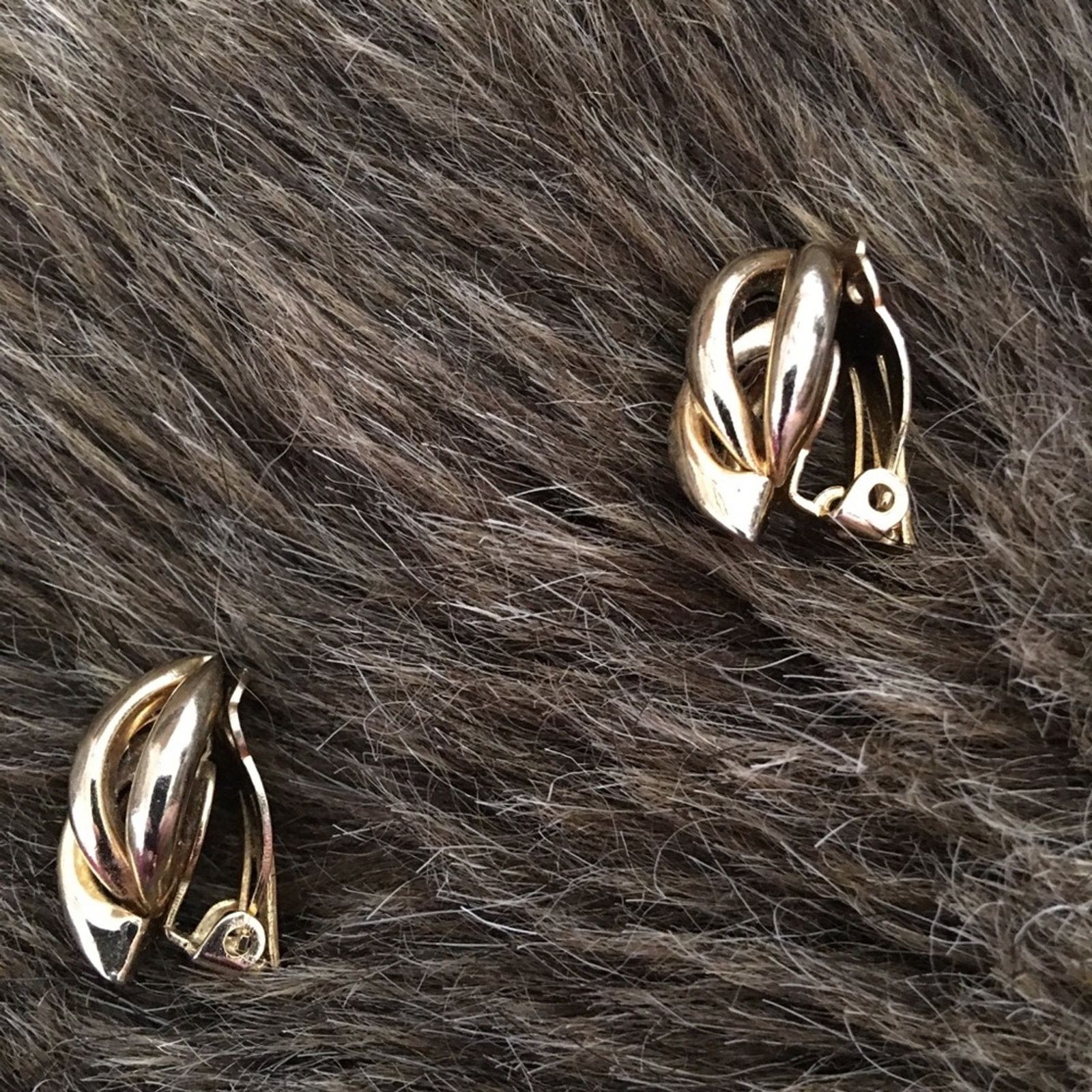 Vintage Vintage gold tone twisted bow style clip earrings Size ONE SIZE - 3 Thumbnail
