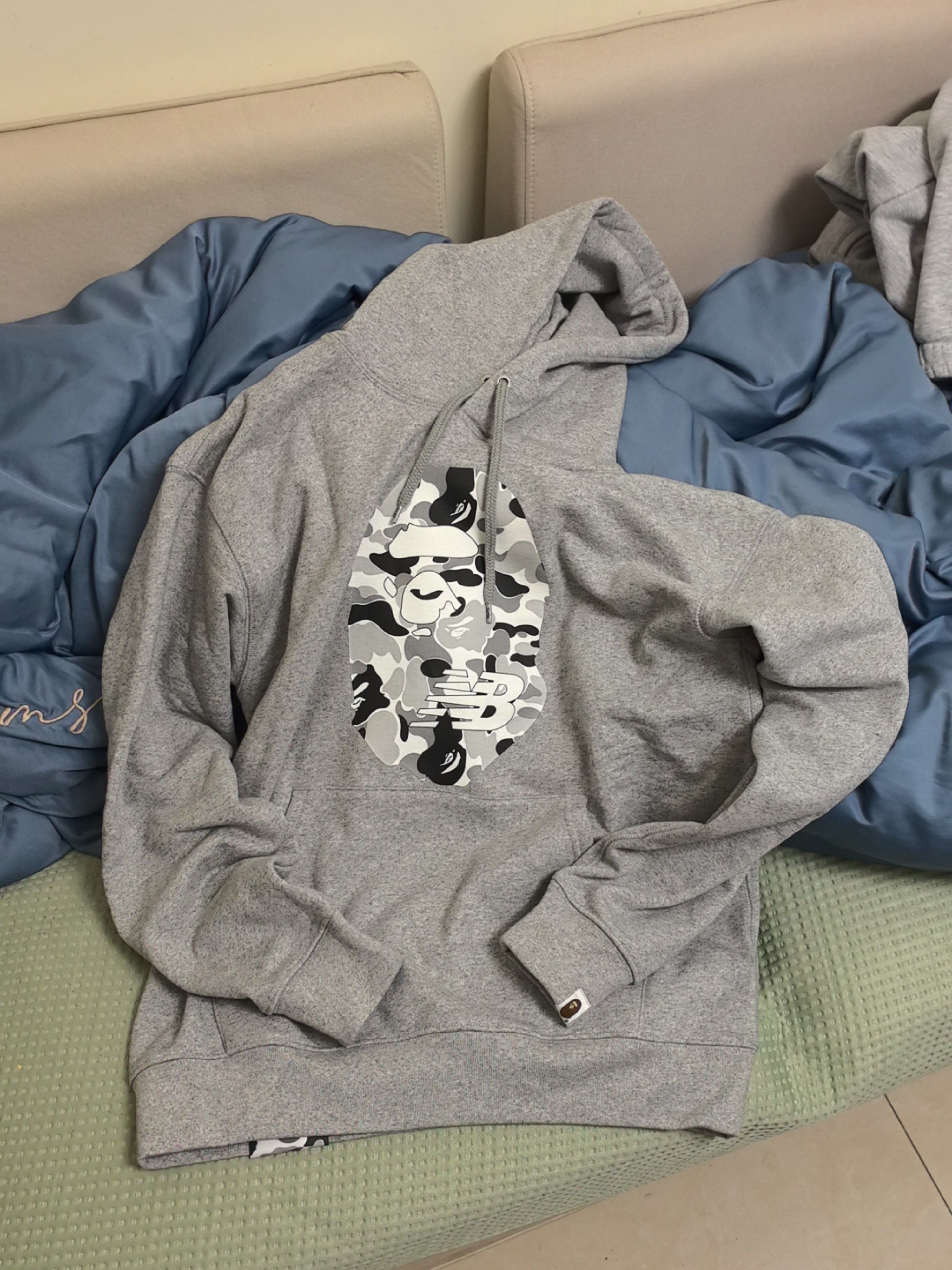 Bape A Bathing Ape x New Balance Logo Hoodie Size S Size US S / EU 44-46 / 1 - 1 Thumbnail