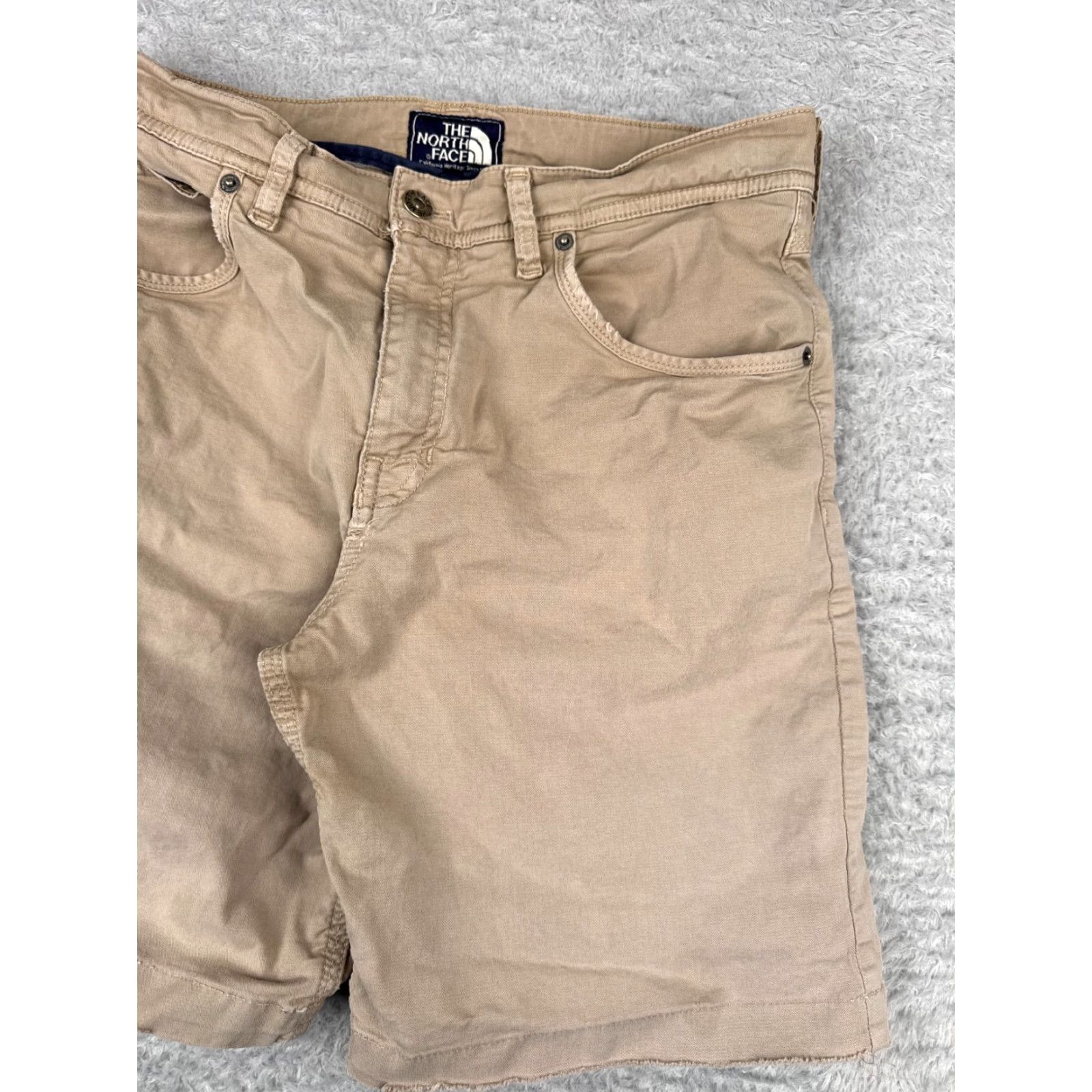 The North Face VINTAGE The North Face Shorts Mens Regular 30 Beige Cotton Twill 8 Inseam Casual Shell Logo Adjustable Waist Mens Size US 30 / EU 46 - 3 Thumbnail