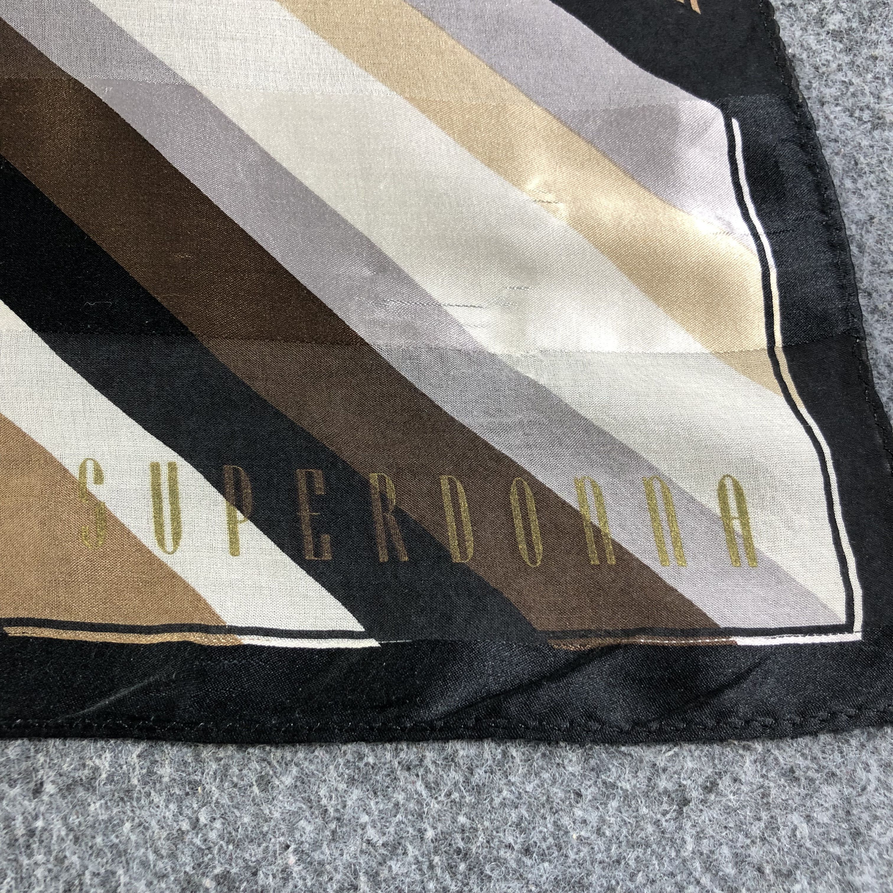 Vintage Super Donna Silk Scarf M610 Size ONE SIZE - 3 Thumbnail