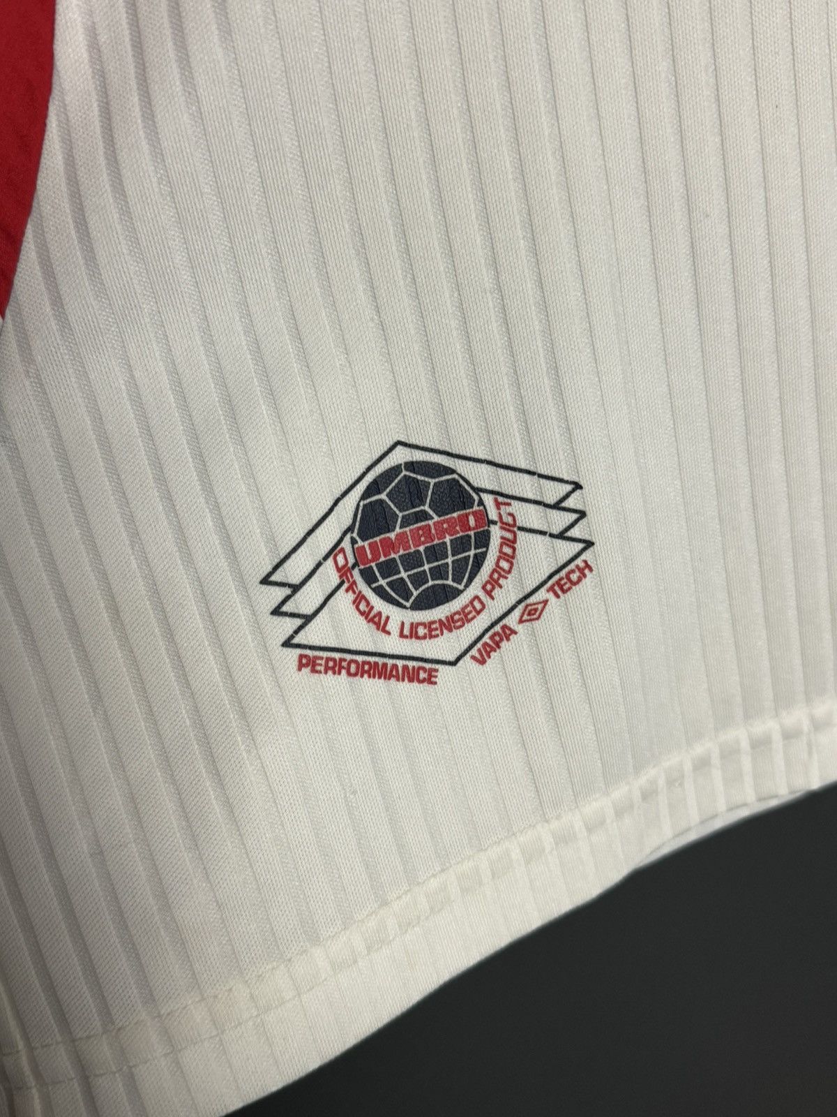 Umbro KIDS England National Team 97/99 Home Football Jersey Size US XS / EU 42 / 0 - 4 Thumbnail