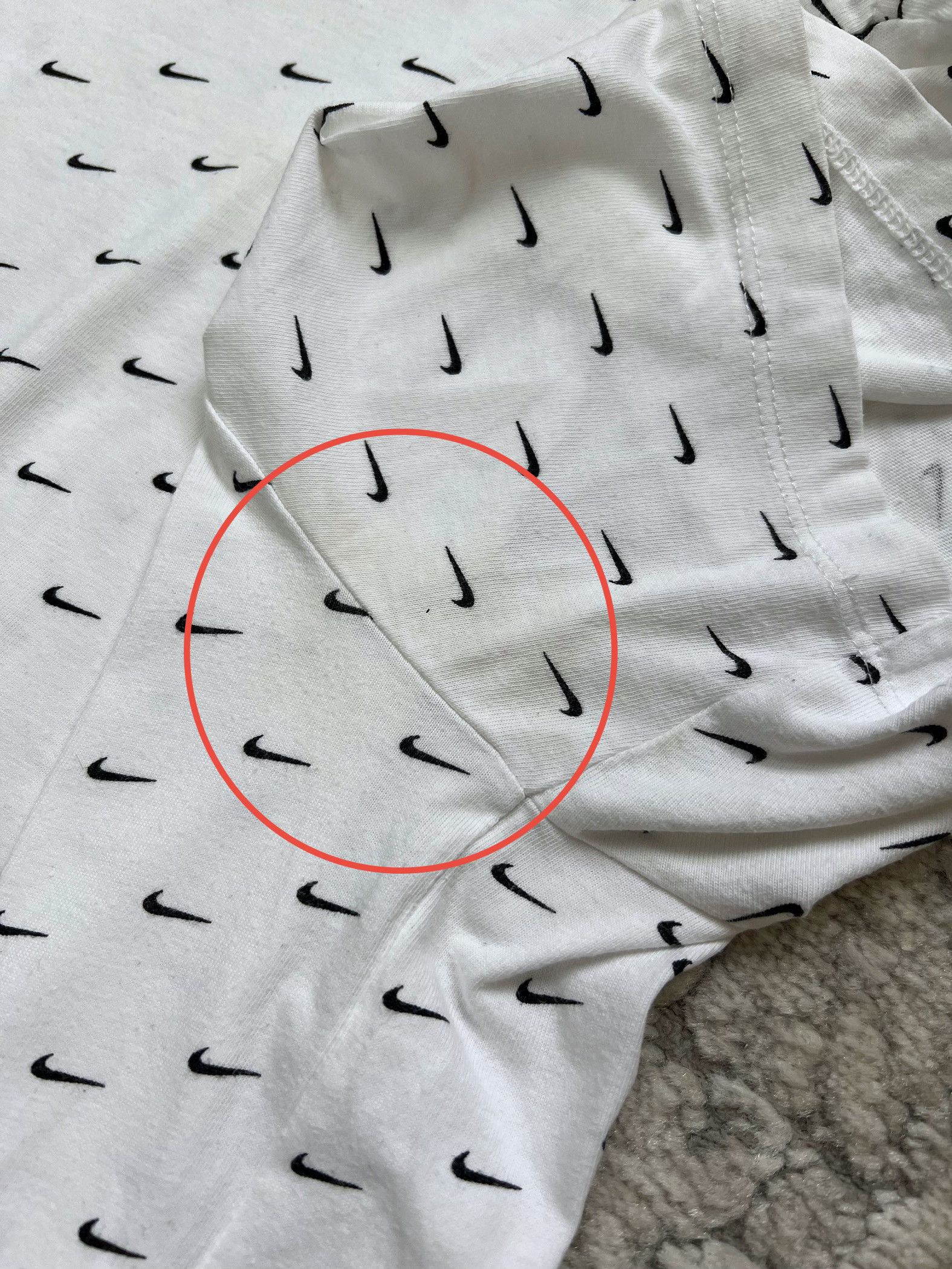Nike Nike All-Over Mini Swoosh Logo T-Shirt Tee XL Size US XL / EU 56 / 4 - 14 Thumbnail