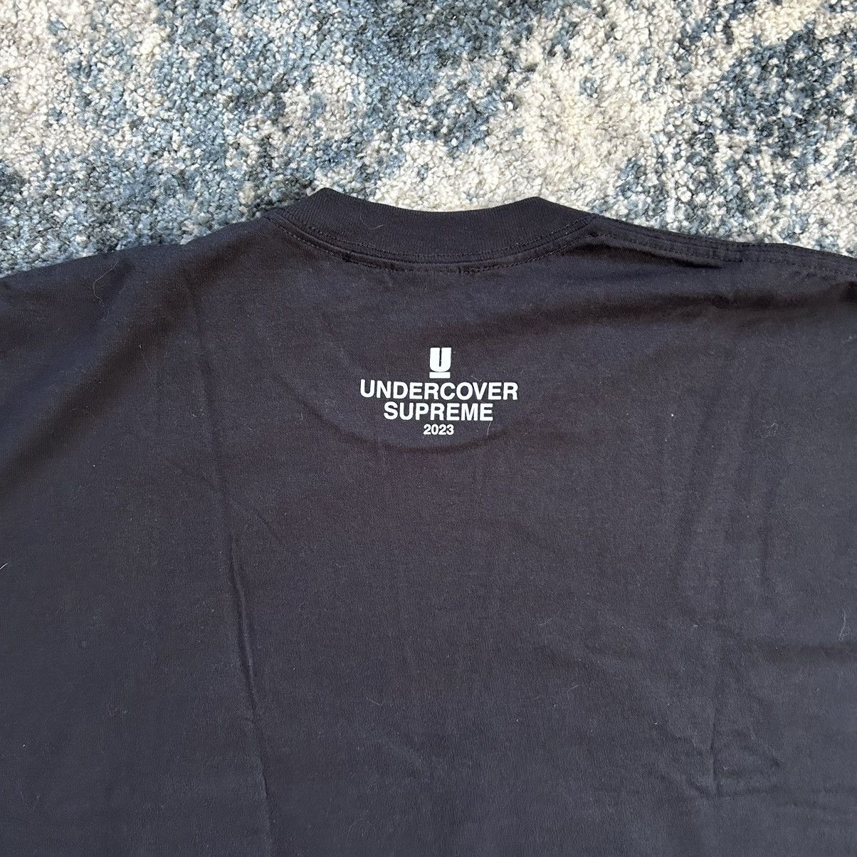 Jun Takahashi × Supreme × Undercover SPRiNG SUMMER 2023 TAG TEE BLACK WHiTE Size US XL / EU 56 / 4 - 8 Thumbnail