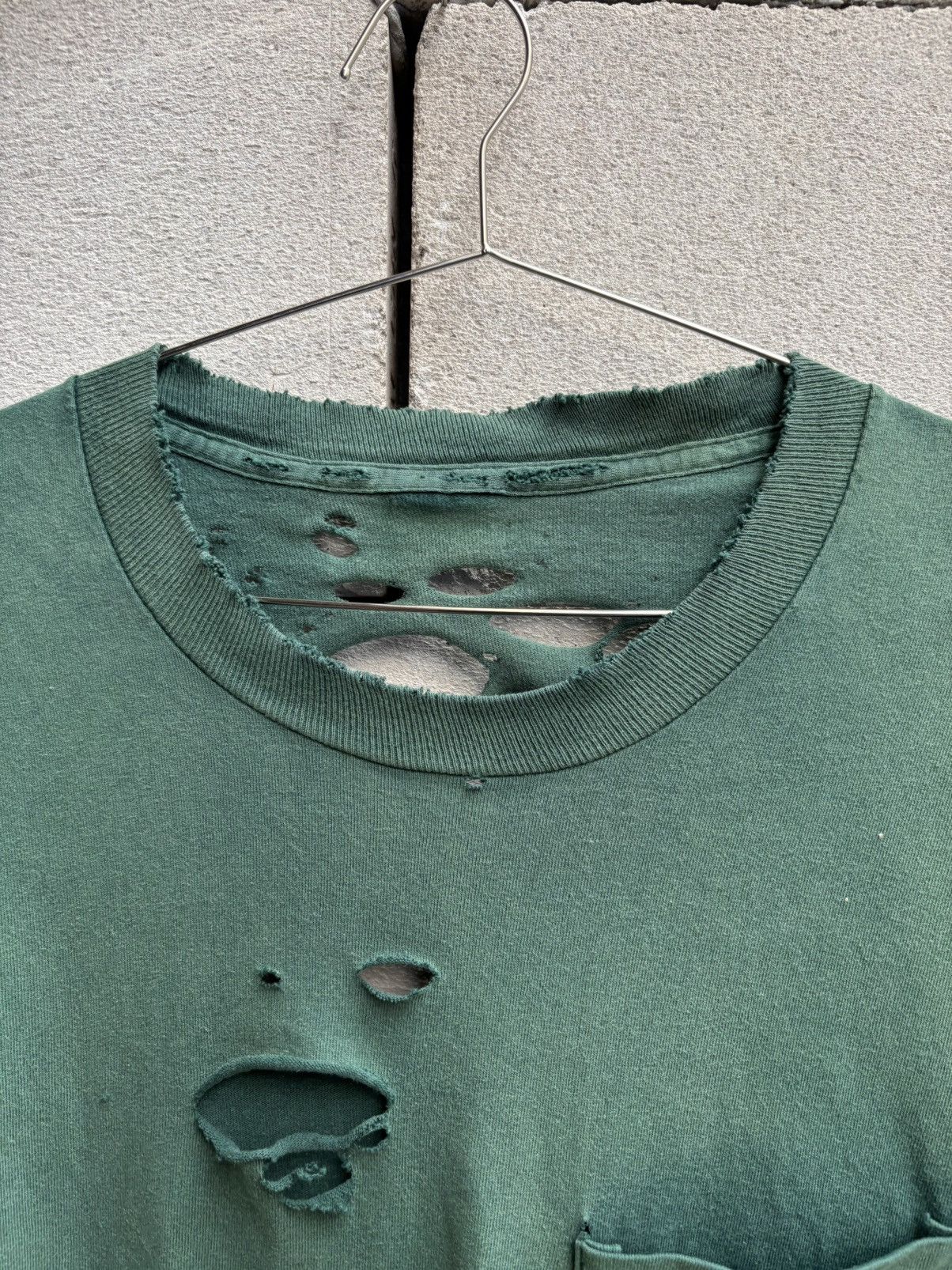 Vintage Thrashed Blank 90s Distressed Faded T-Shirt ERD Grunge Size US XXL / EU 58 / 5 - 7 Thumbnail