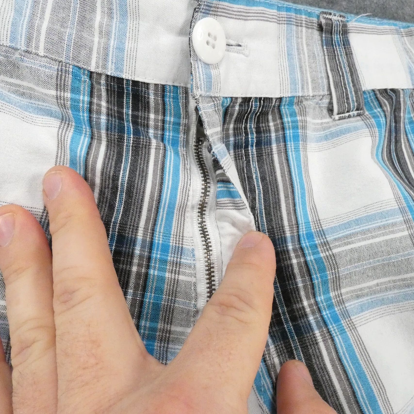 Southpole Southpole Shorts Mens 38 Cargo Flat Front Blue Black White Plaid Size US 38 / EU 54 - 6 Thumbnail