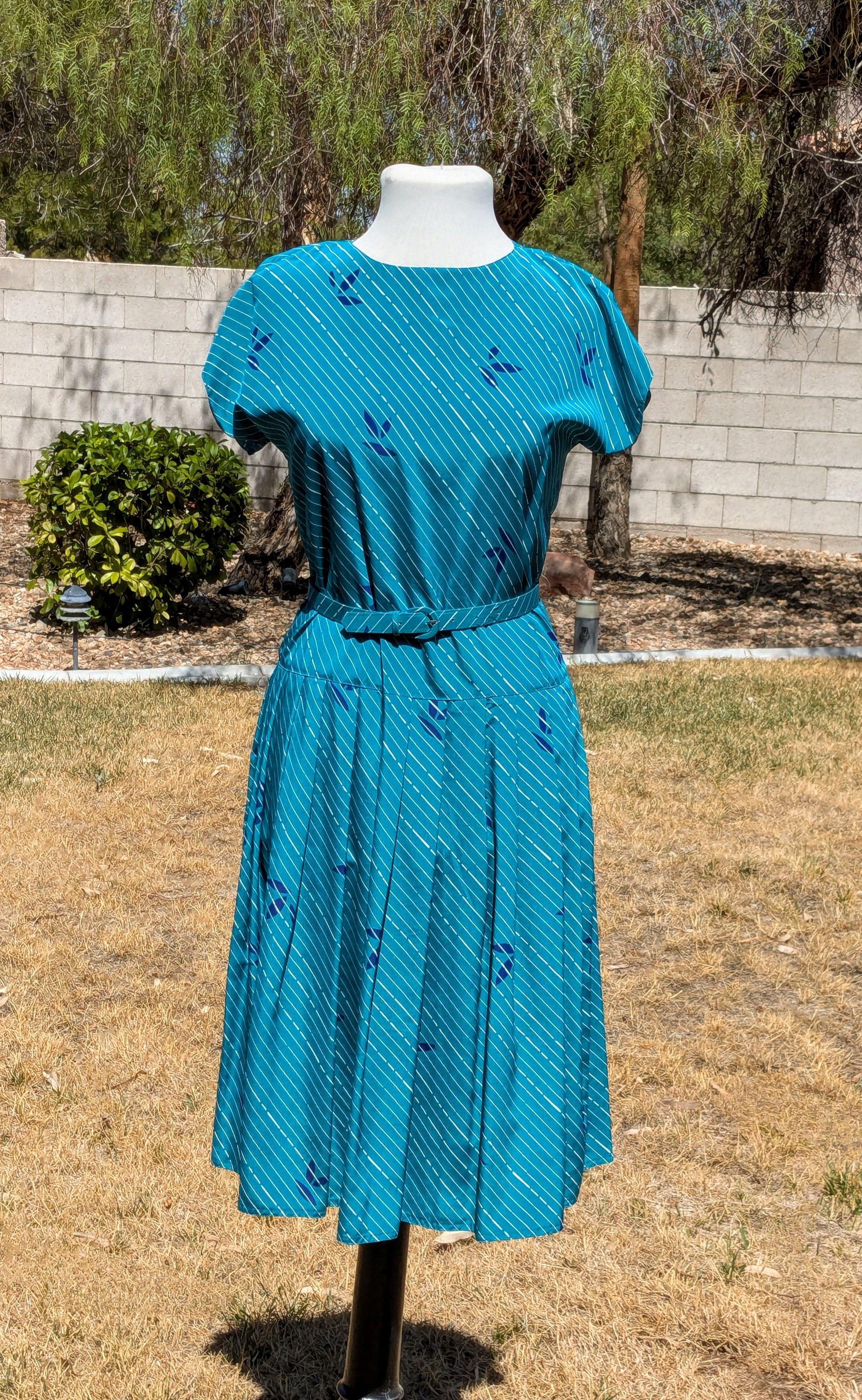Vintage 1980 Petites for Maggie Fit & Flare Midi Button Back Dress Size XS / US 0-2 / IT 36-38 - 1 Thumbnail