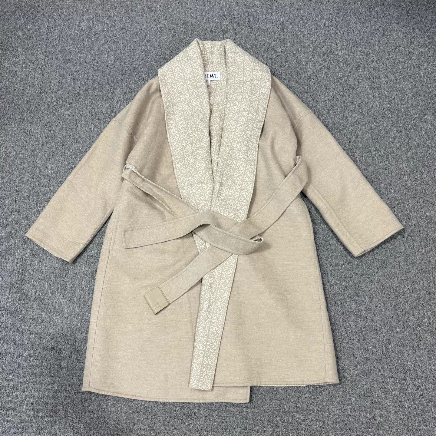 Loewe Loewe Jacquard Waist - Cinched Longsleeve Overcoat 34 mint Size XXS / US 00 / IT 34 - 1 Thumbnail