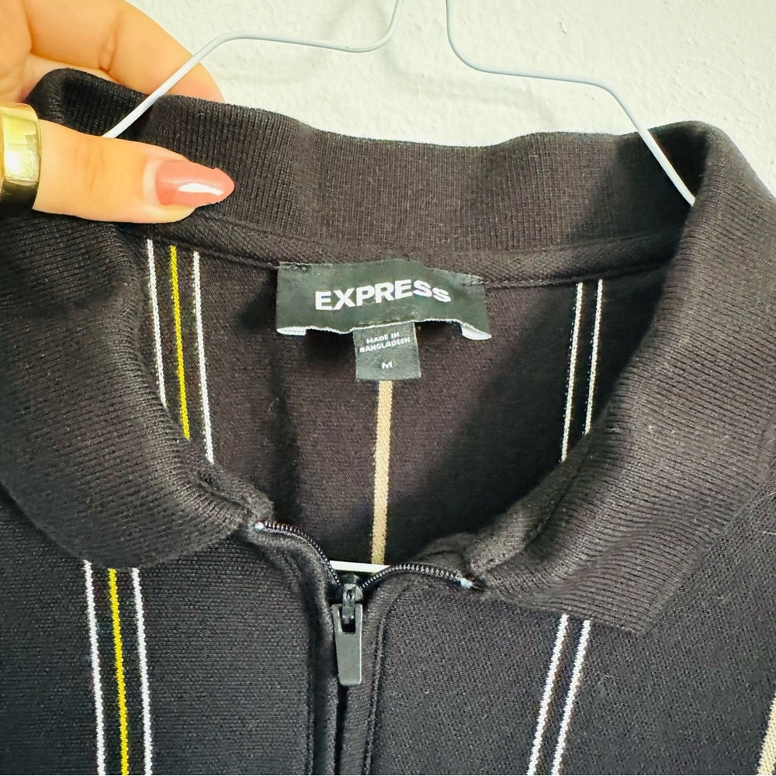 Express EXPRESS Black Beige Yellow Stripe Zip Short Sleeve Shirt Top Size US M / EU 48-50 / 2 - 6 Thumbnail