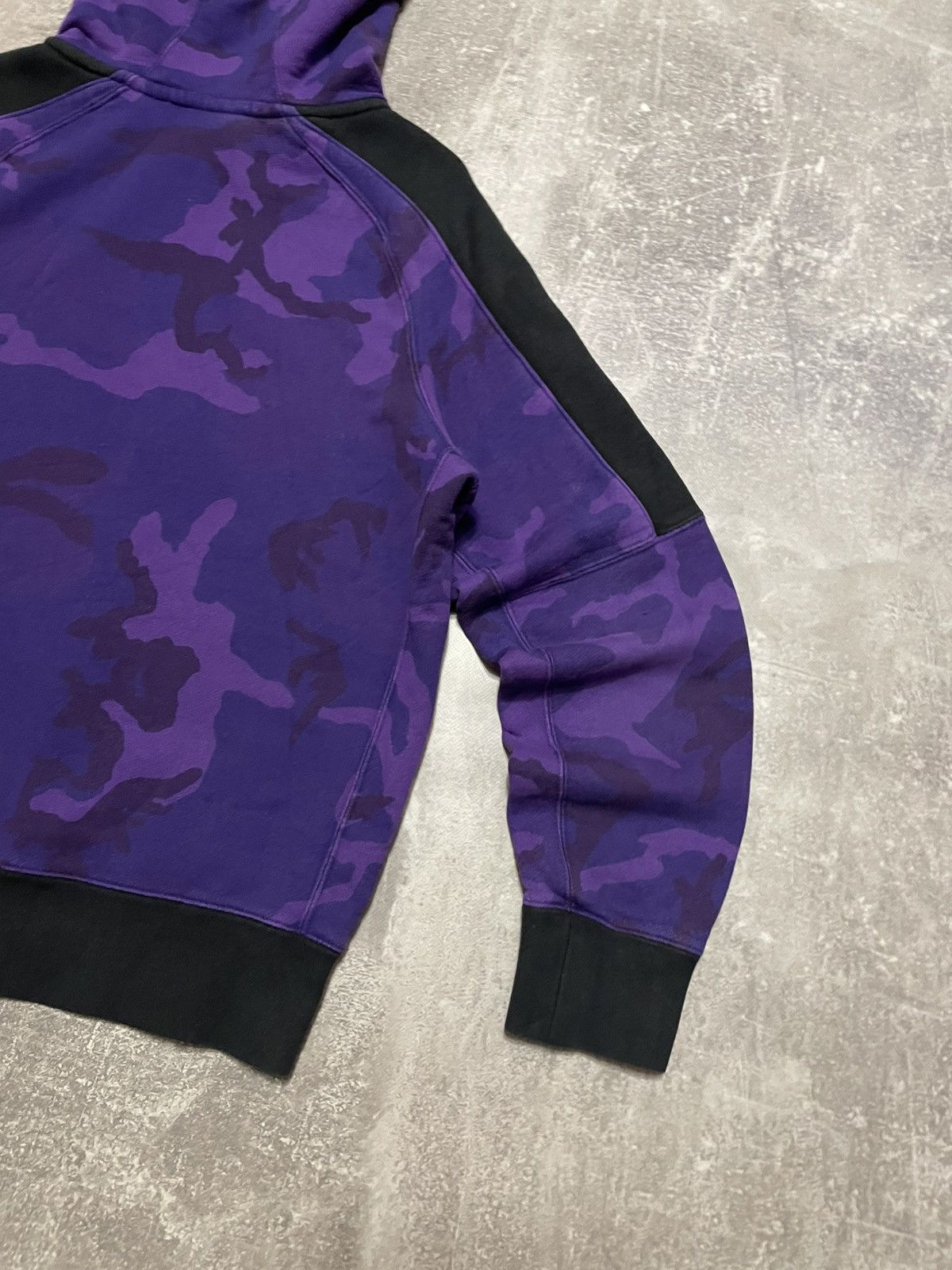 NBA × Nike Vintage Nike NBA LA Lakers Lebron Hoodie Purple Camo Size US M / EU 48-50 / 2 - 17 Thumbnail