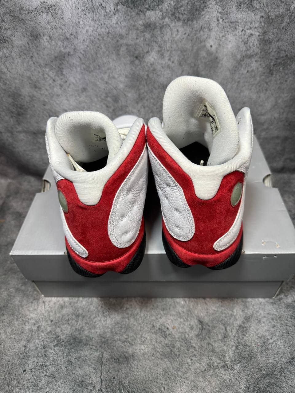 Jordan Brand Size 11 | Jordan 13 Chicago With Box | Pre-Owned Size US 11 / EU 44 - 2 Thumbnail