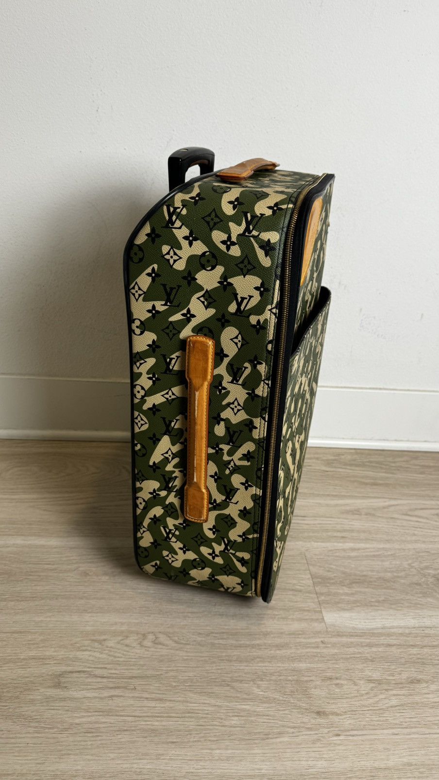 Louis Vuitton × Takashi Murakami Louis Vuitton Takashi Murakami Pegase 60 Monogramouflage Bag Size ONE SIZE - 4 Thumbnail