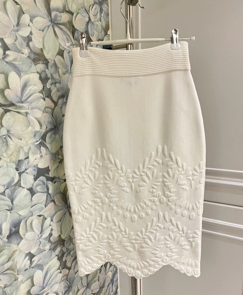 Alexander McQueen Alexander McQUEEN size XS Hip wrap relief skirt 2505-Nexta Size 25" / US 0 / IT 36 - 1 Thumbnail