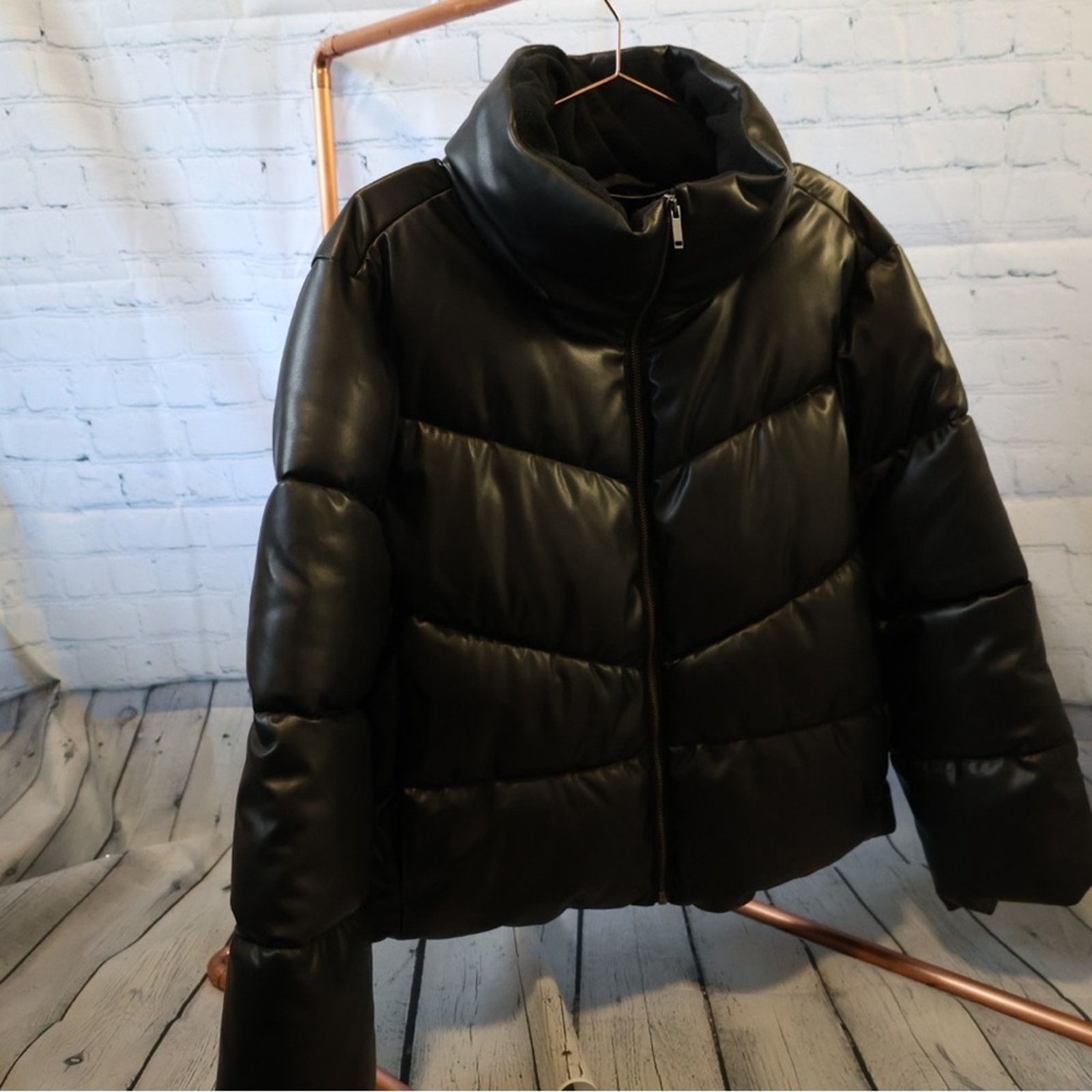 Gap Gap Womens Puffer Jacket coat size M Black Cropped Winter Size M / US 6-8 / IT 42-44 - 1 Thumbnail