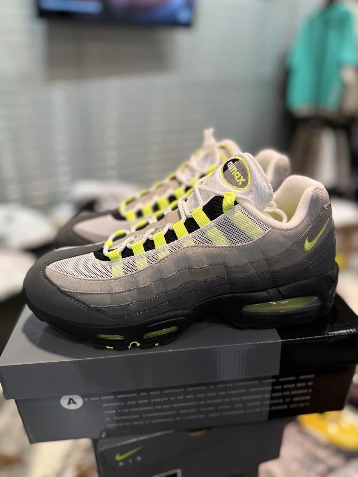 Nike Size 13 - Nike Air Max 95 OG 2025/2026 Neon (HM4740 001) Size US 13 / EU 46 - 4 Thumbnail