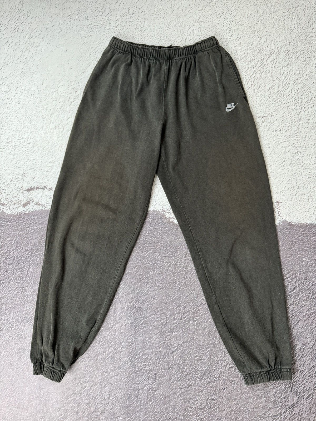 Nike Nike vintage 90s faded black sweatpants logo swoosh Size US 34 / EU 50 - 2 Thumbnail