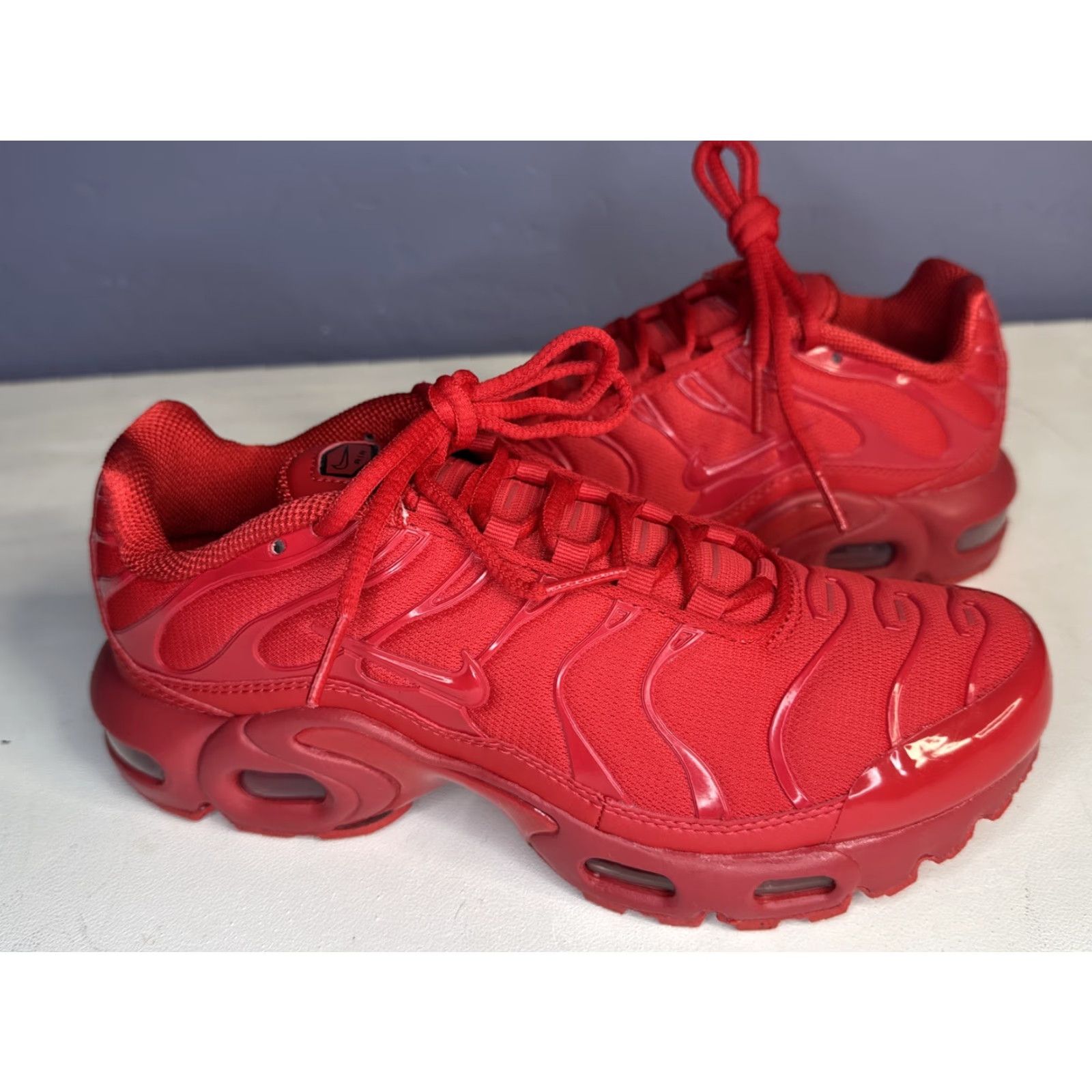 Nike Nike Air Max Plus TN Tuned GS Triple Red University October 6Y Women’s 7.5 Nike Shoes Sneaker Womens Athletic Lace Up Textured Red 80s 90s Size ONE SIZE - 2 Thumbnail