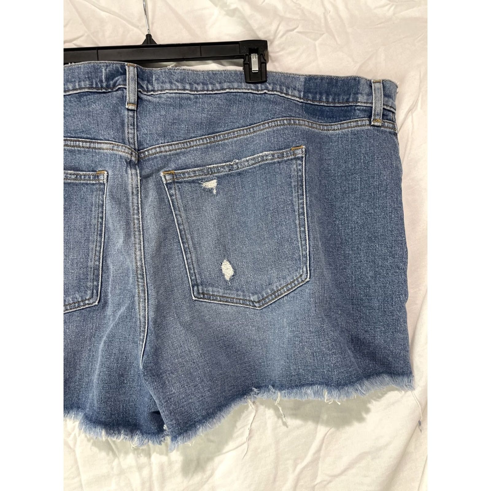 Abercrombie & Fitch Abercrombie & Fitch Shorts Womens 37 24 Denim The Mom High Rise Distressed Hem Blue 5-Pocket Classic Casual Womens Size 25" / US 0 / IT 36 - 7 Thumbnail