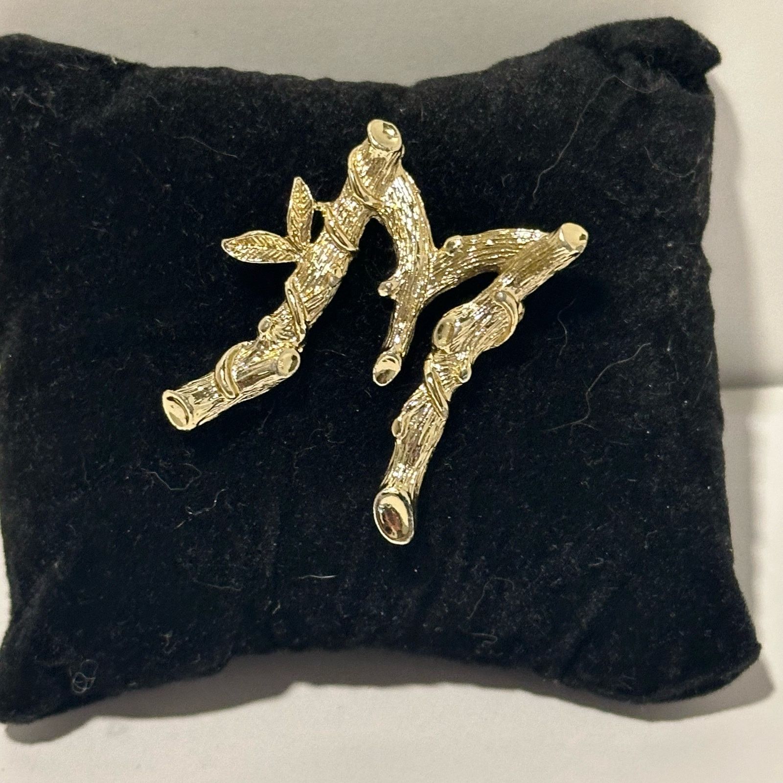 Vintage Sarah Coventry Brooch LETTER M Bamboo Twig Vintage Initial M Size ONE SIZE - 9 Thumbnail