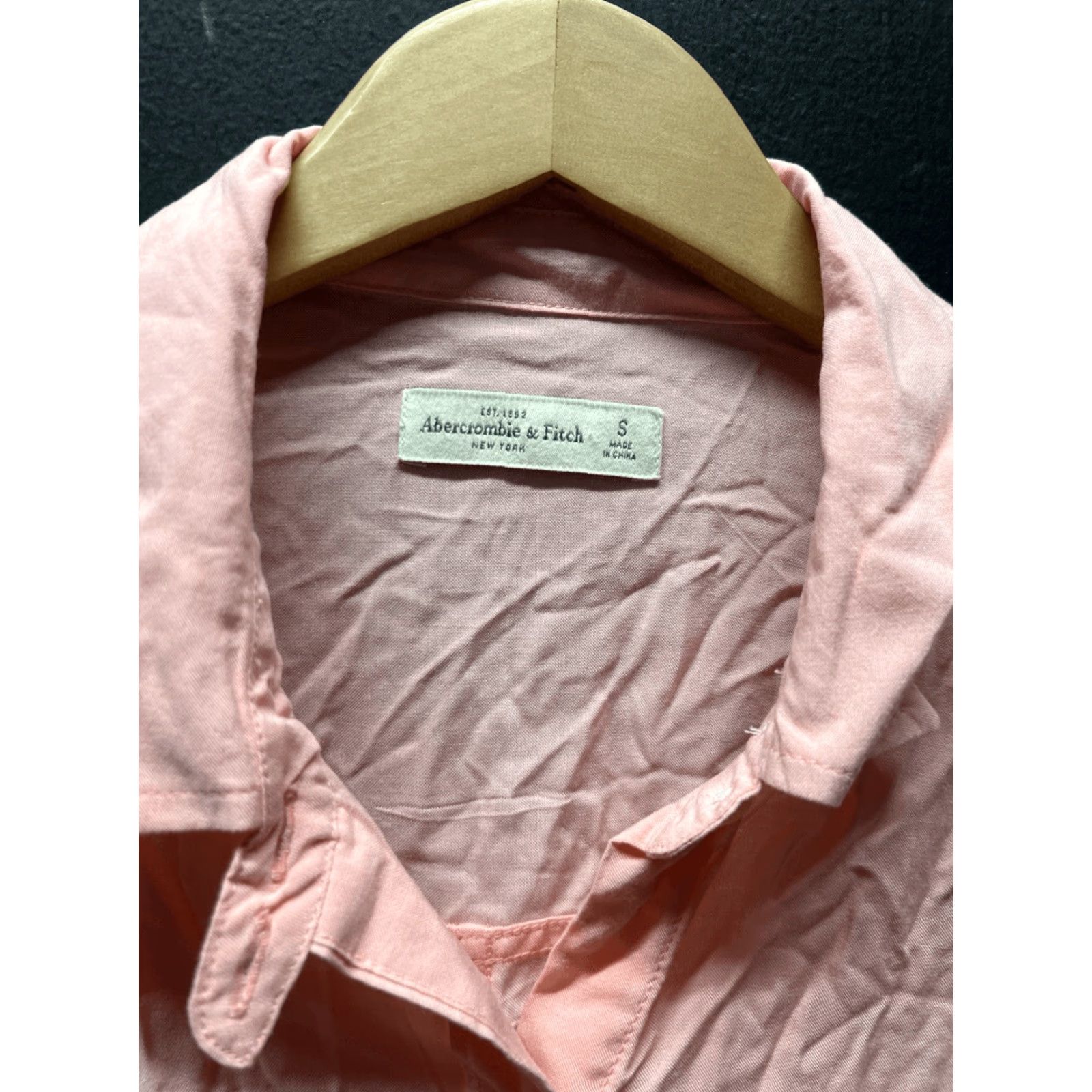 Abercrombie & Fitch Abercrombie & Fitch Shirt Women Small Pink Casual Button Down Shirt Size S / US 4 / IT 40 - 2 Thumbnail